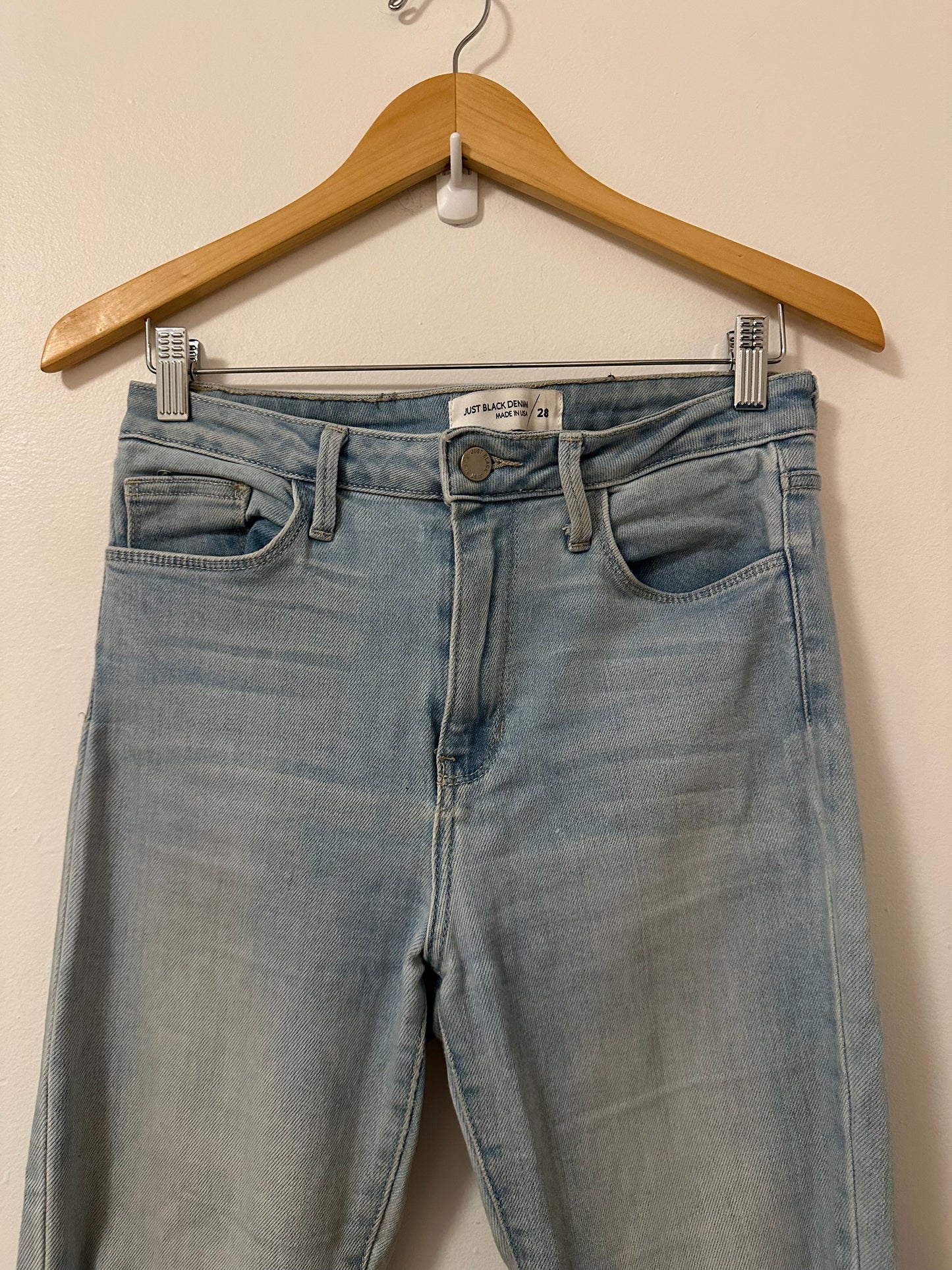 Just Black Denim Cropped Straight Distressed Light Wash Jeans | Size 28