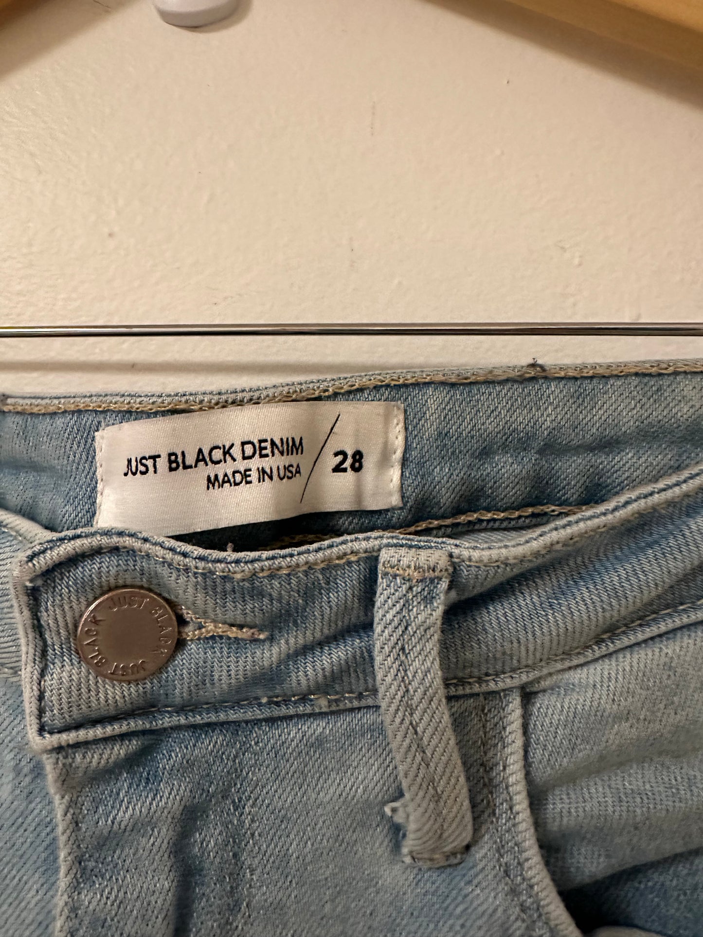 Just Black Denim Cropped Straight Distressed Light Wash Jeans | Size 28