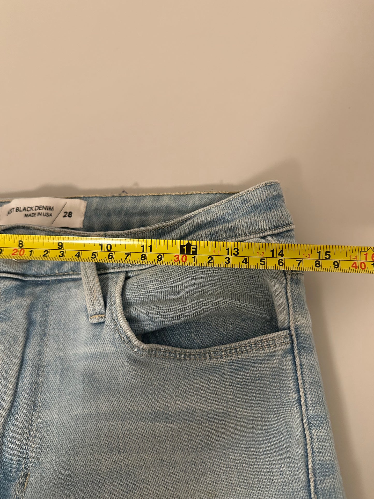Just Black Denim Cropped Straight Distressed Light Wash Jeans | Size 28