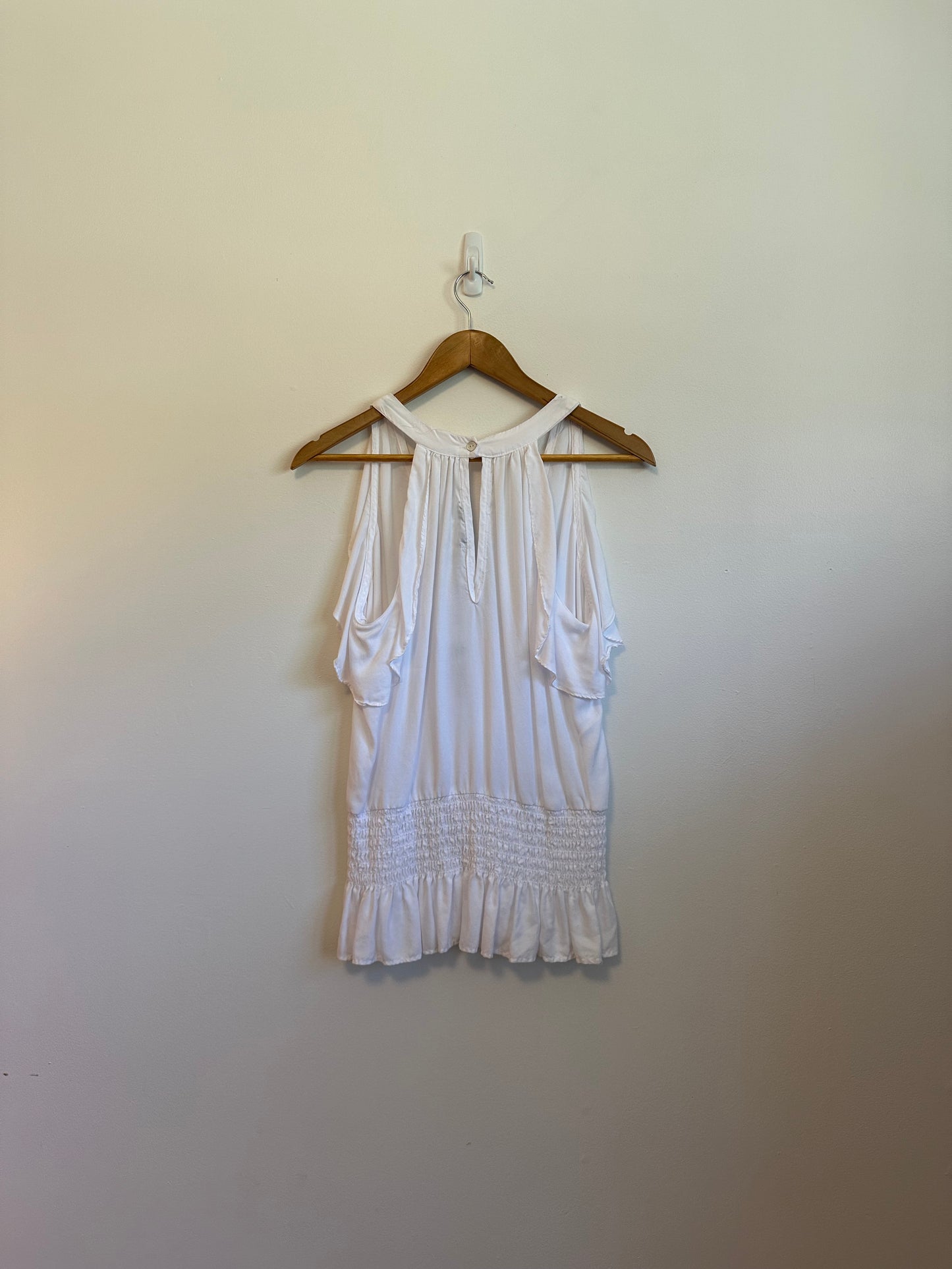 Red Haute NWT Sleeveless Smocked Wrap Blouse in White | Size Medium