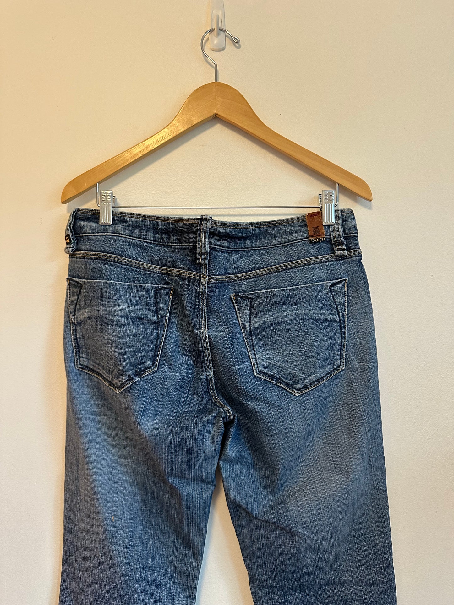 Odyn Low Rise Bootcut Jeans in Medium Wash Blue Denim | Size 30