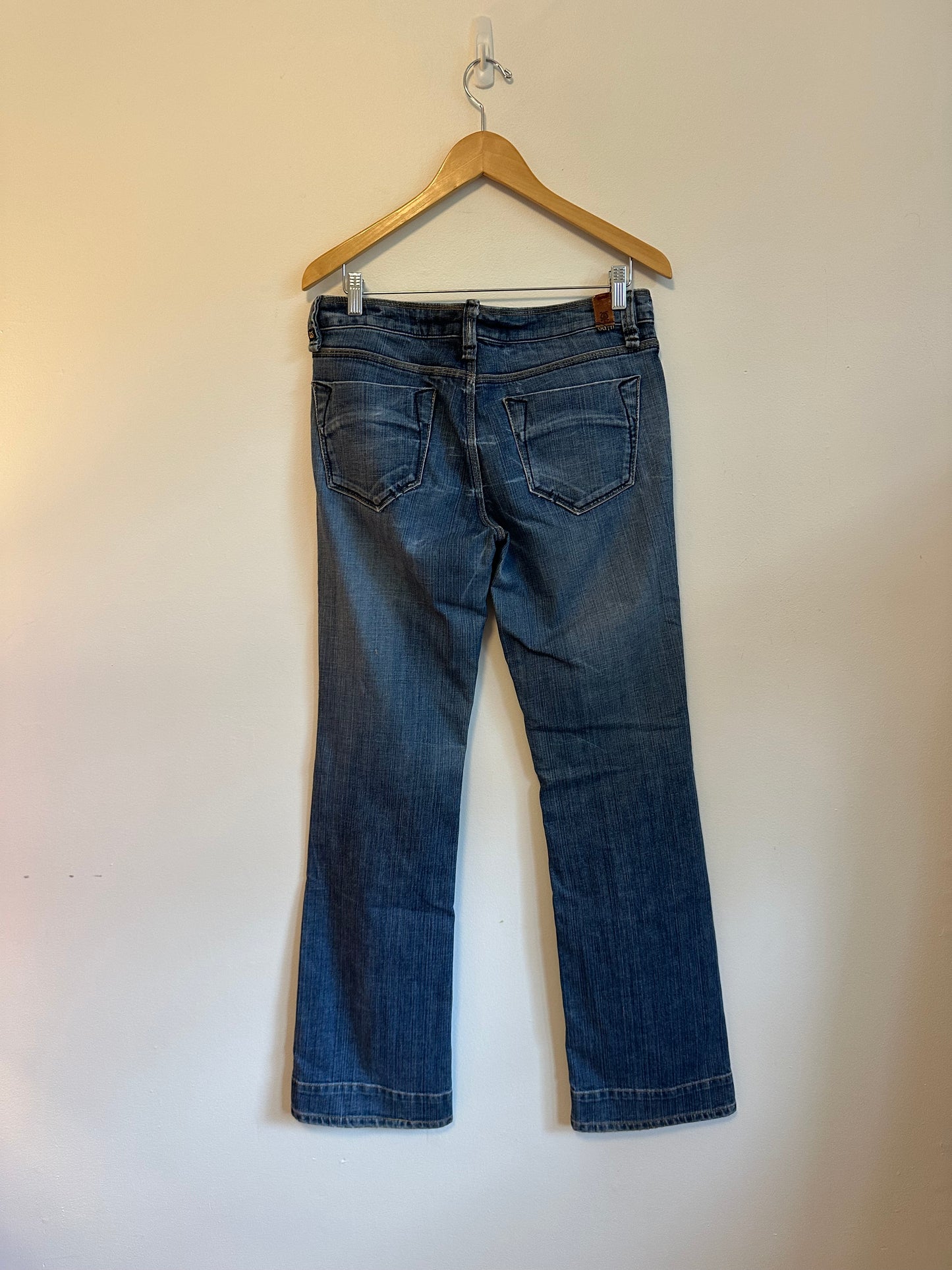 Odyn Low Rise Bootcut Jeans in Medium Wash Blue Denim | Size 30