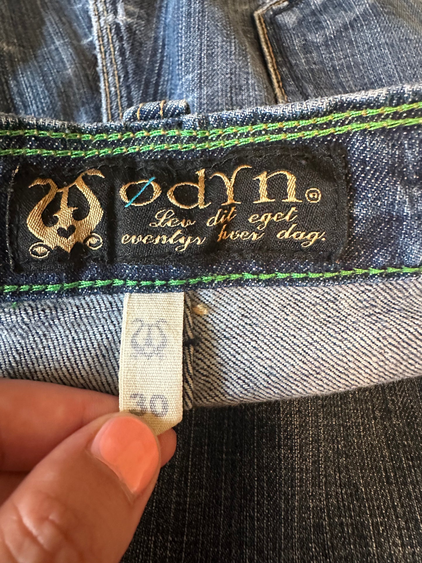 Odyn Low Rise Bootcut Jeans in Medium Wash Blue Denim | Size 30