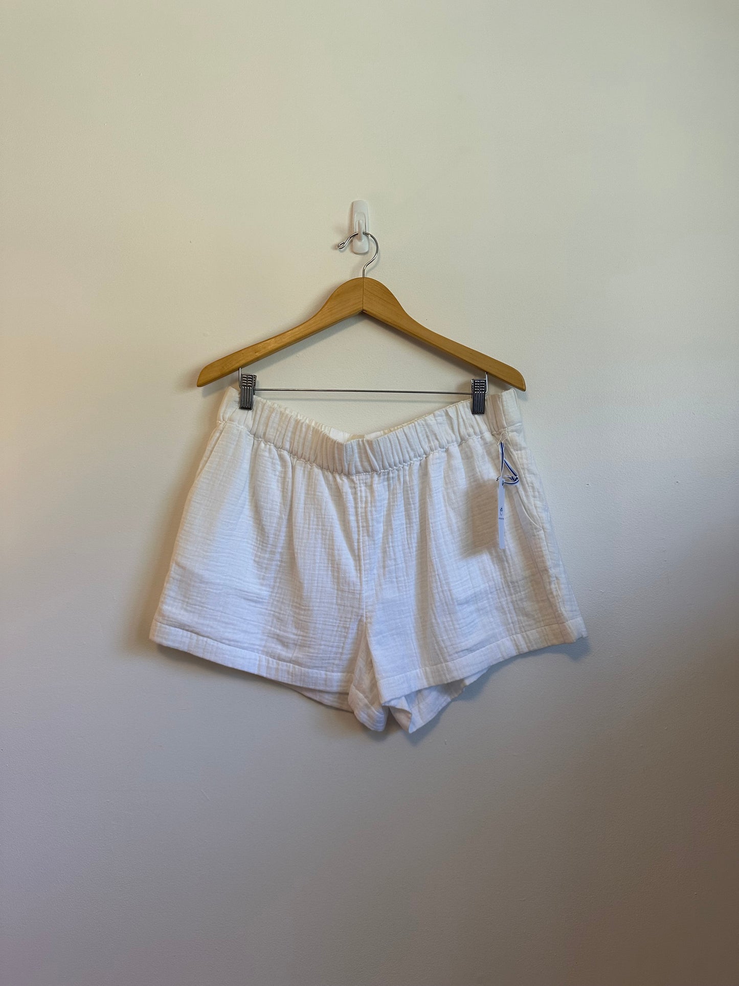 Southern Tide NWT Cotton Gauze Pull On Shorts in White | Size XL