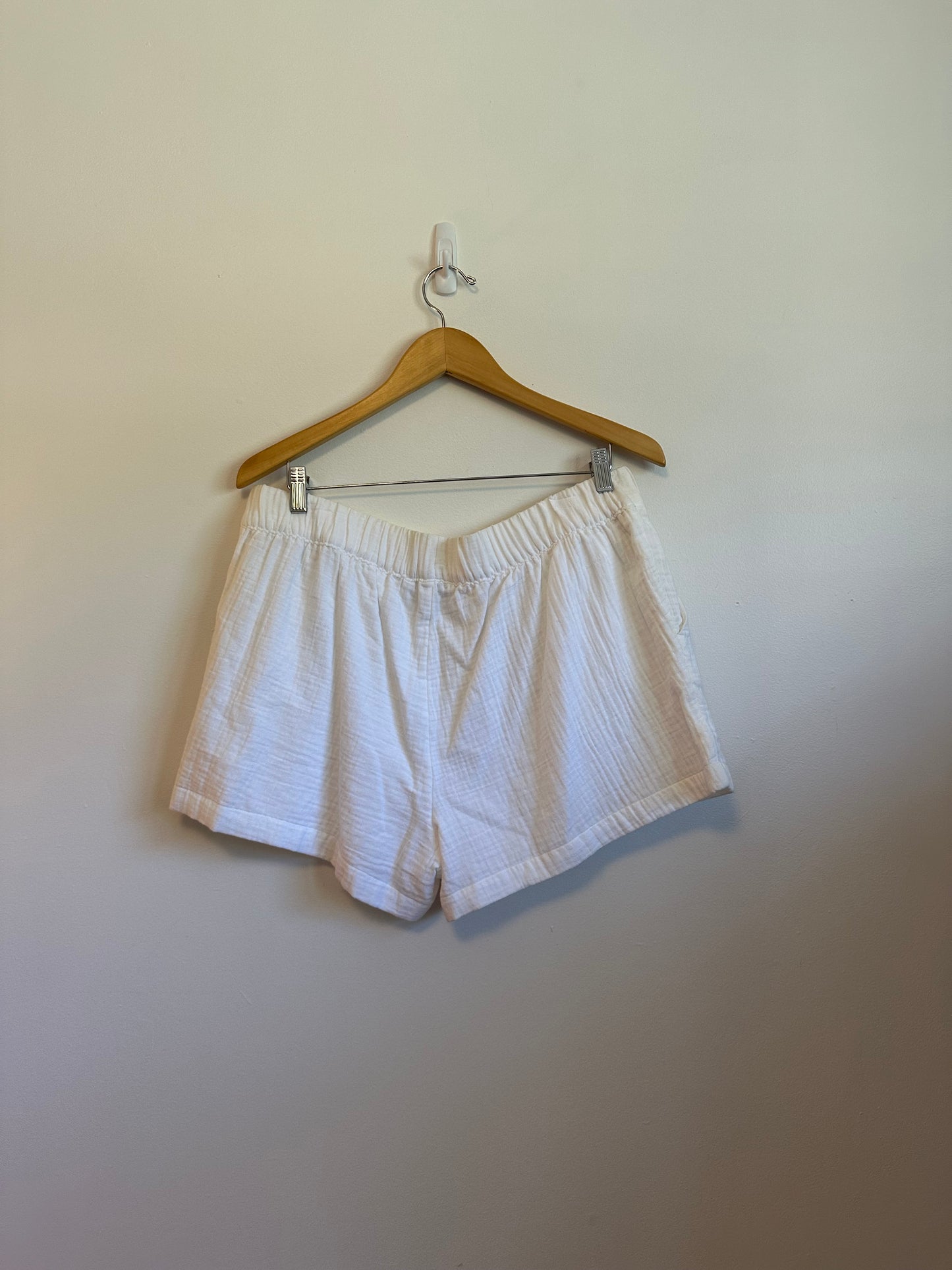 Southern Tide NWT Cotton Gauze Pull On Shorts in White | Size XL