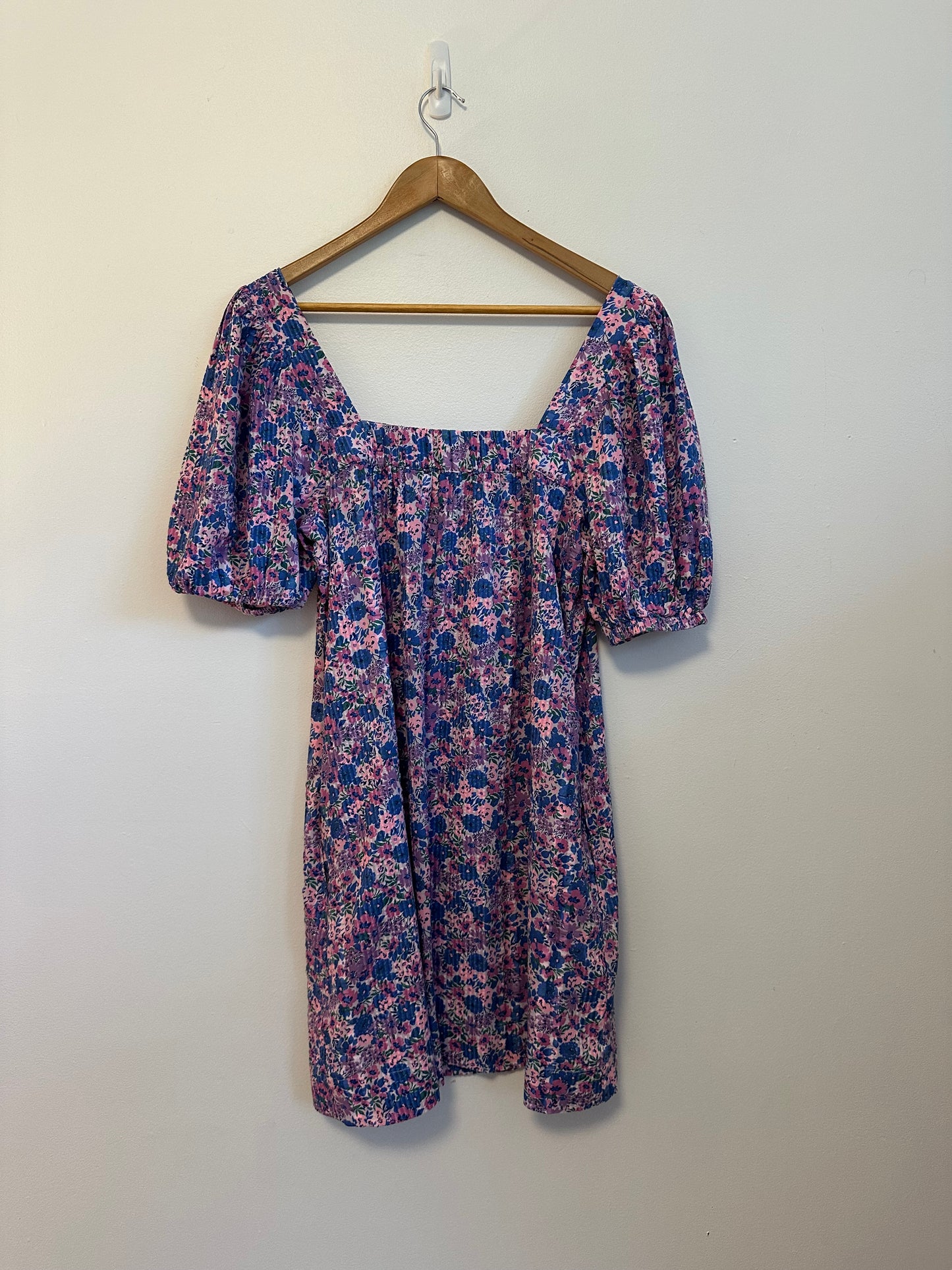 Vineyard Vines Blue and Pink Floral Seersucker Square Neck Dress | Size Small