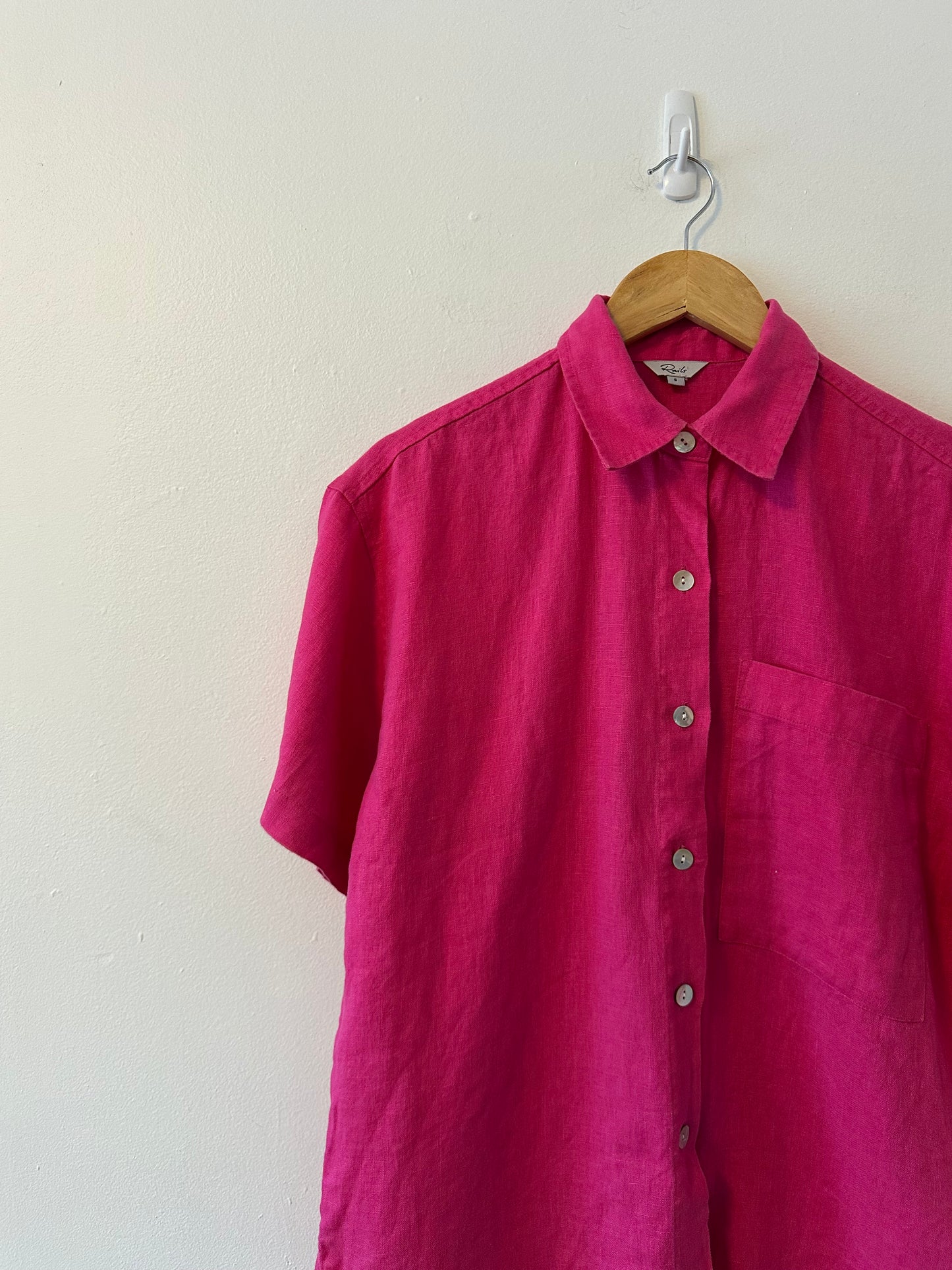 Rails Mackinley Linen Button Front Top in Raspberry Pink | Size Small