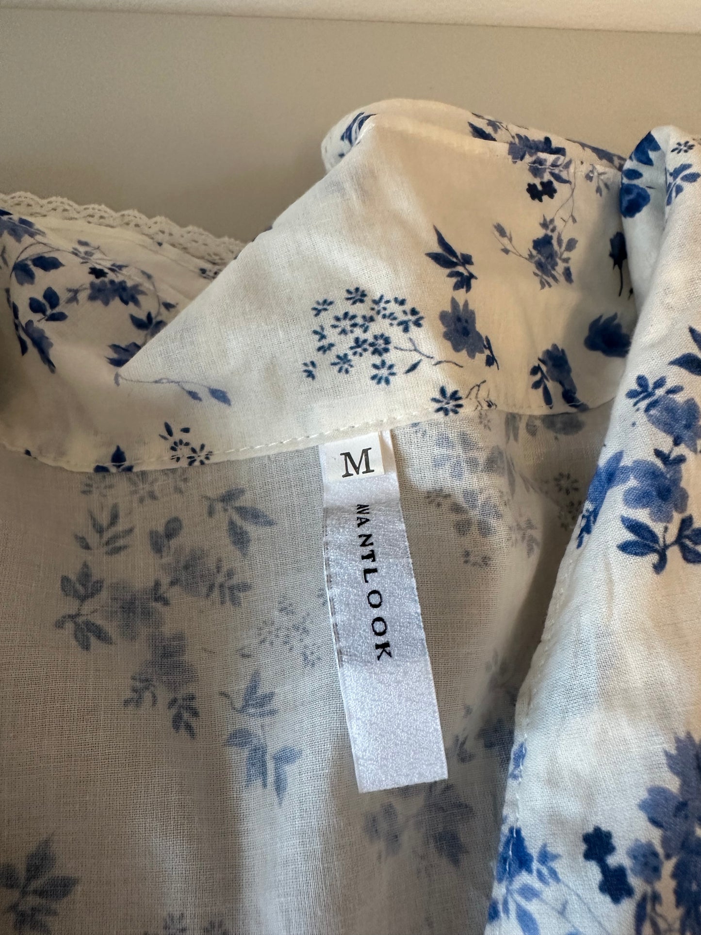 Avantlook Blue Floral Cotton Lace Trim Pintuck Puff Sleeve Blouse | Size Medium