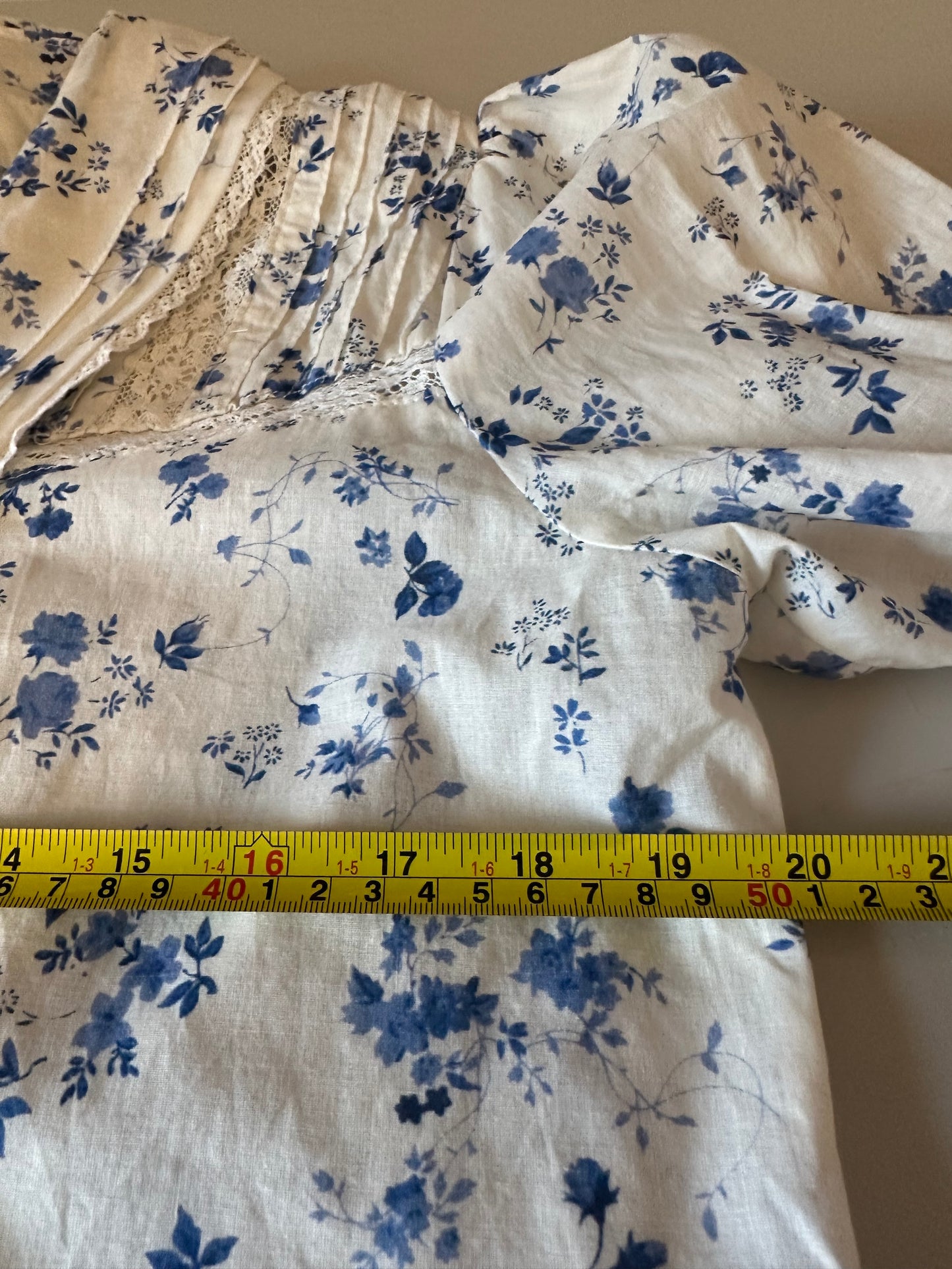Avantlook Blue Floral Cotton Lace Trim Pintuck Puff Sleeve Blouse | Size Medium