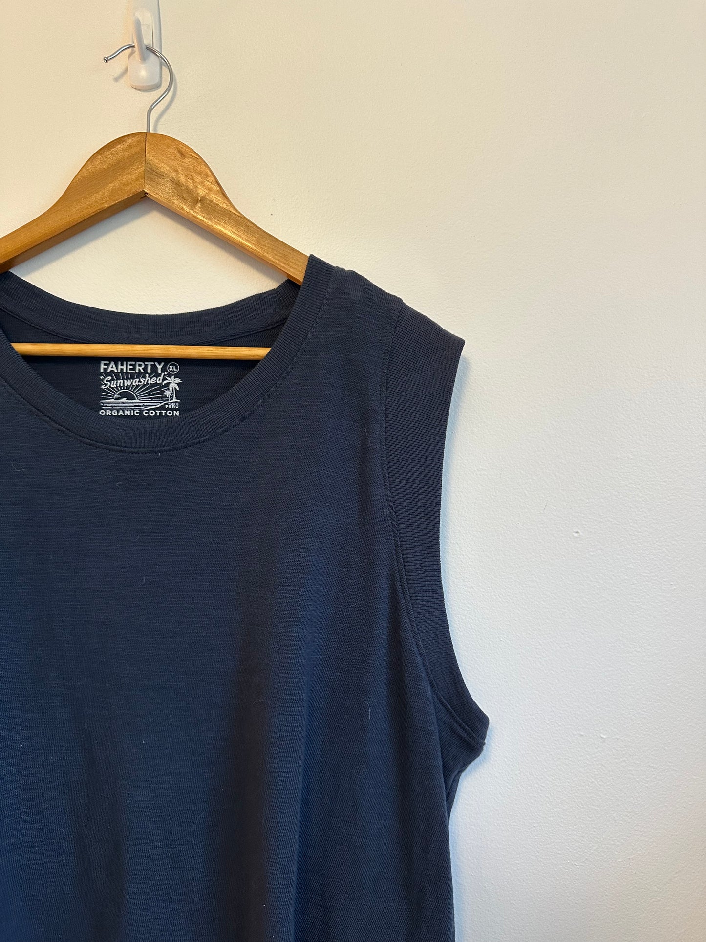 NWT Faherty Unwashed Slub Muscle T Tank Top in Navy Blue | Size XL
