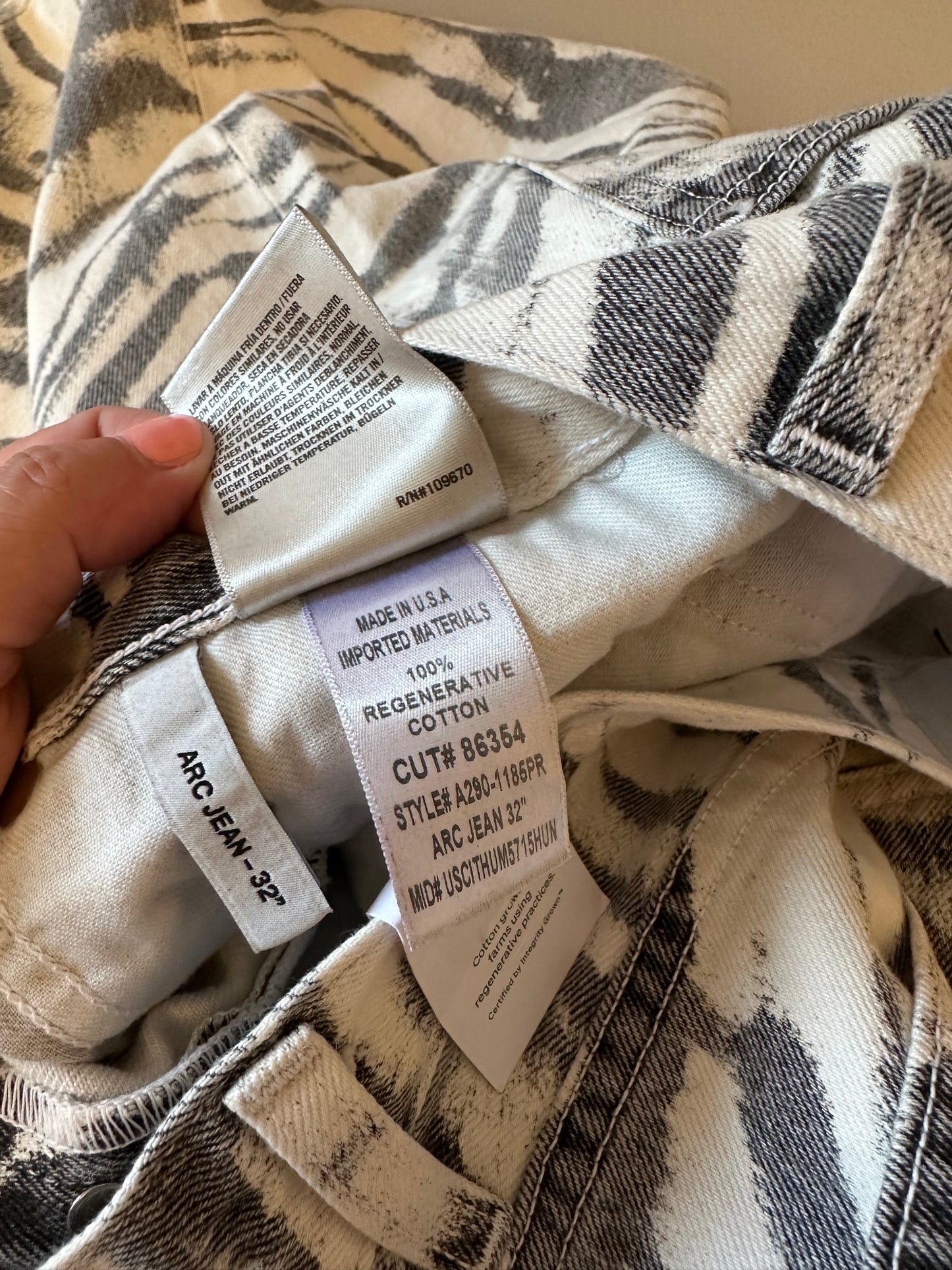 NWT Agolde Arc High Rise Curved Leg Jeans in Quiver Marbled Print | Size 24