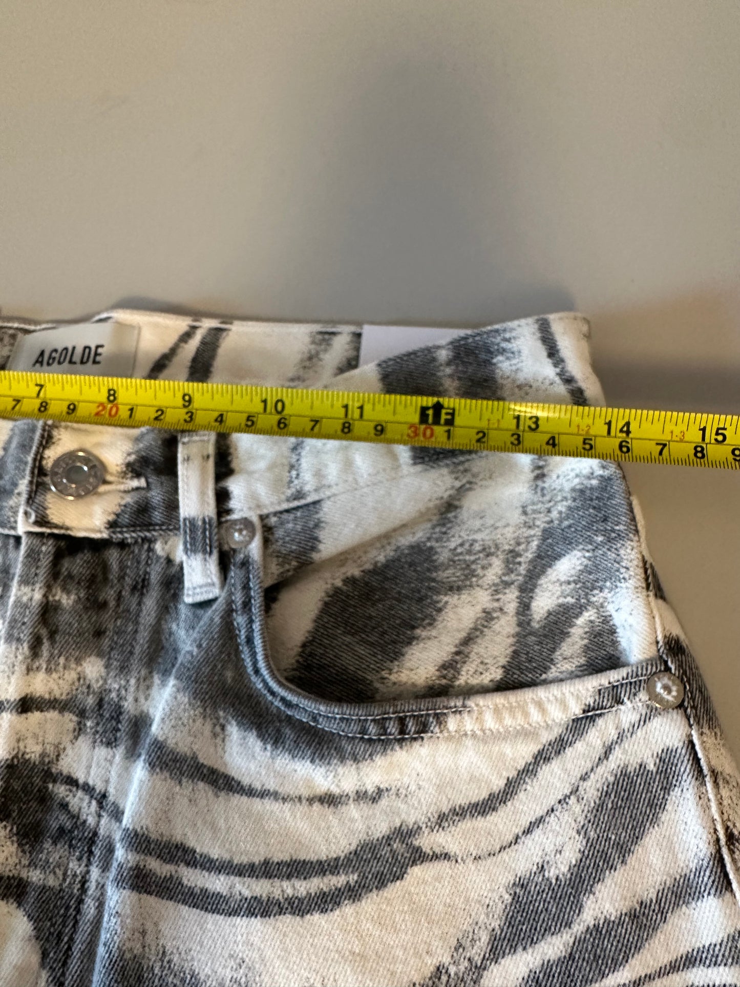 NWT Agolde Arc High Rise Curved Leg Jeans in Quiver Marbled Print | Size 24