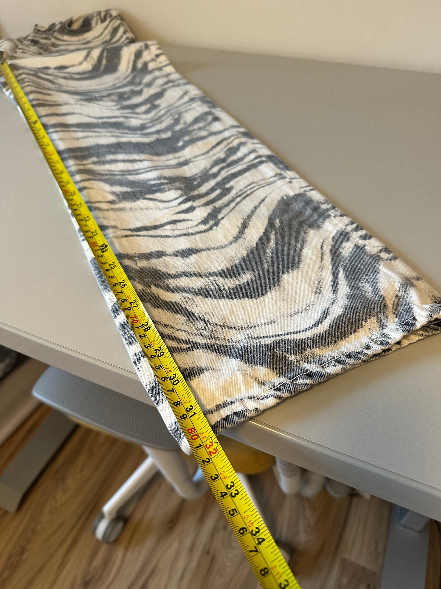 NWT Agolde Arc High Rise Curved Leg Jeans in Quiver Marbled Print | Size 24