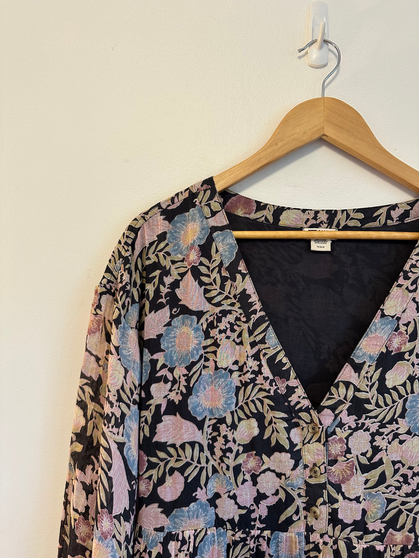 Billabong Adore You Long Sleeve Maxi Dress in Black Floral | Size Medium