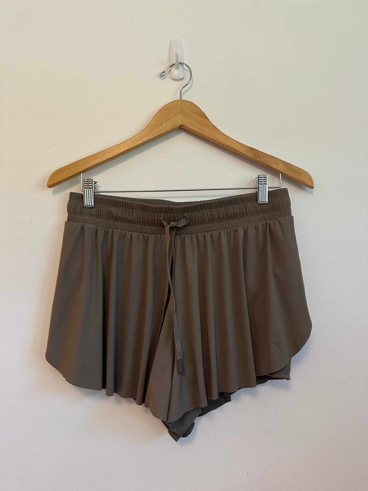 Joylab Mid-Rise Double Layer Flowy Run Shorts in Brown | Size Medium
