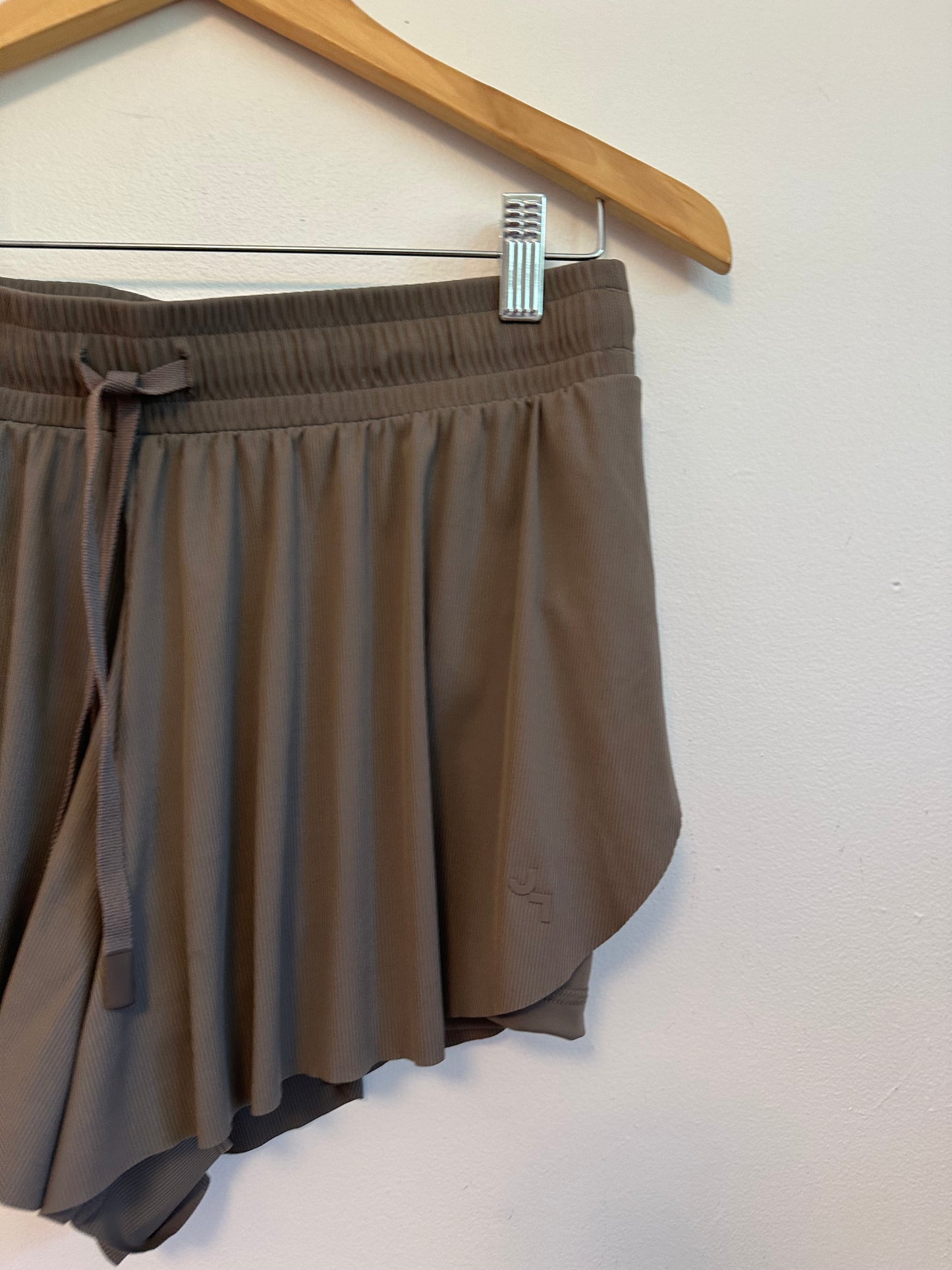 Joylab Mid-Rise Double Layer Flowy Run Shorts in Brown | Size Medium