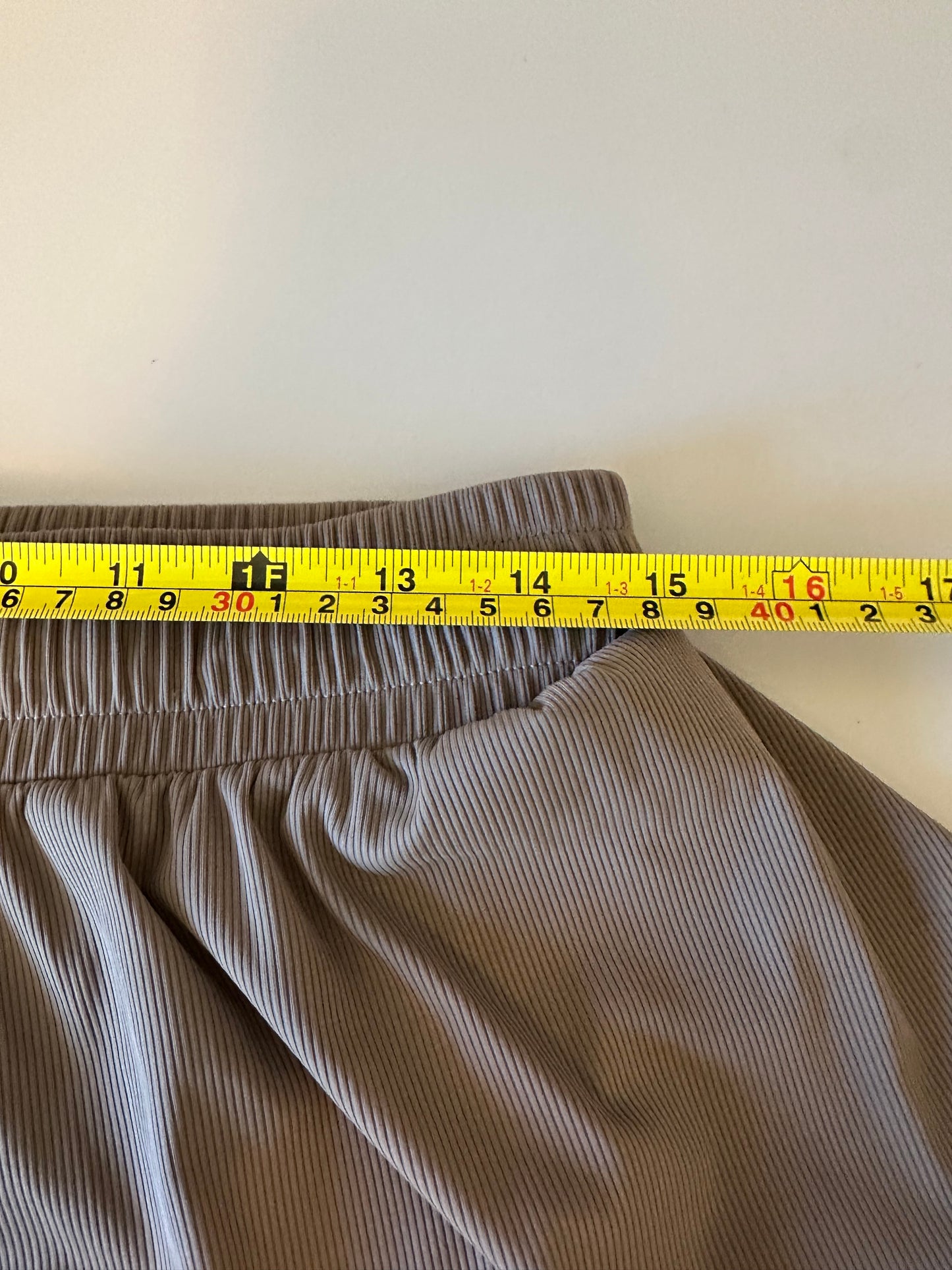 Joylab Mid-Rise Double Layer Flowy Run Shorts in Brown | Size Medium