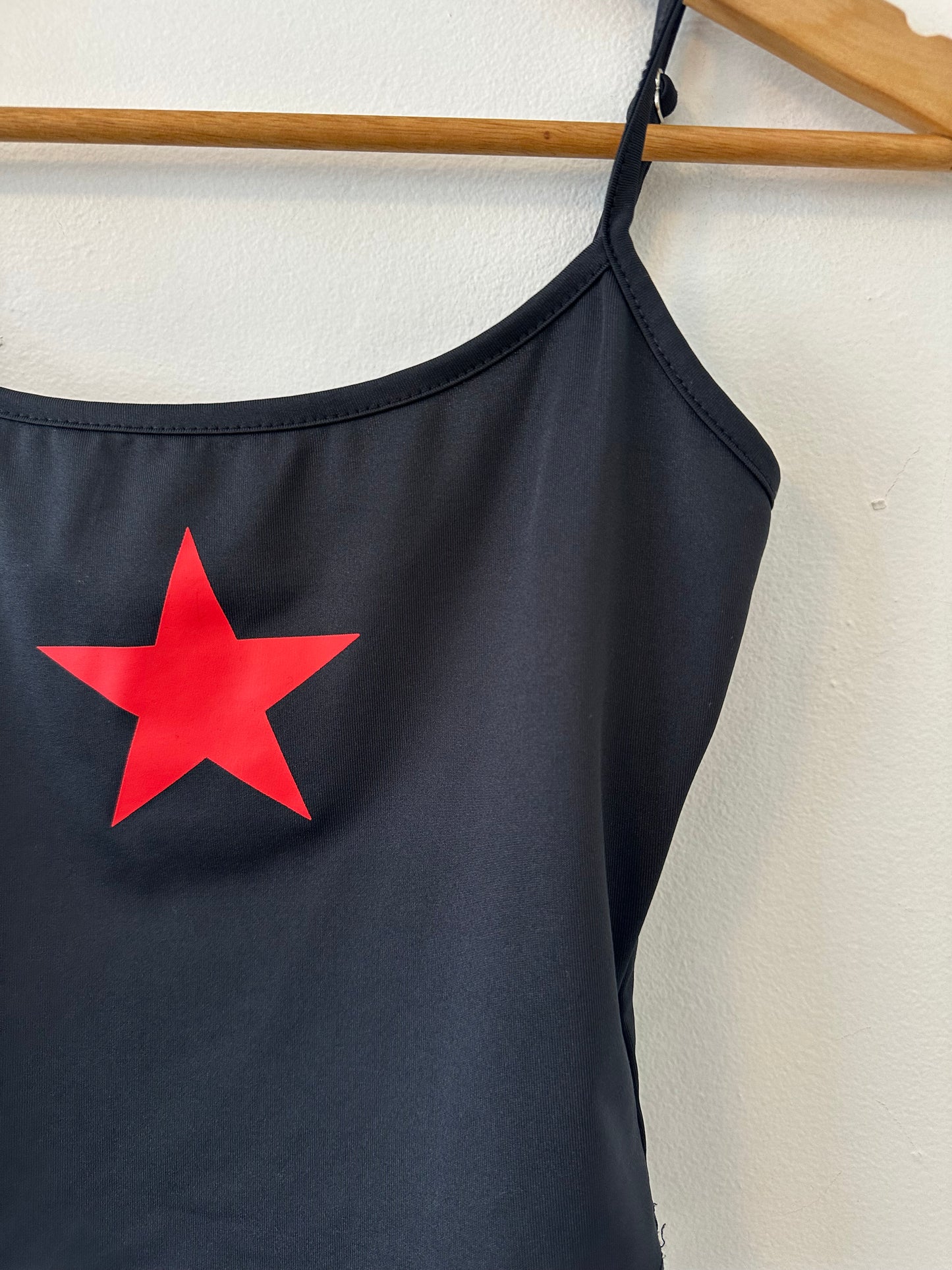 Princess Polly Black and Red Star Cropped Cami Tank Top | Size 2