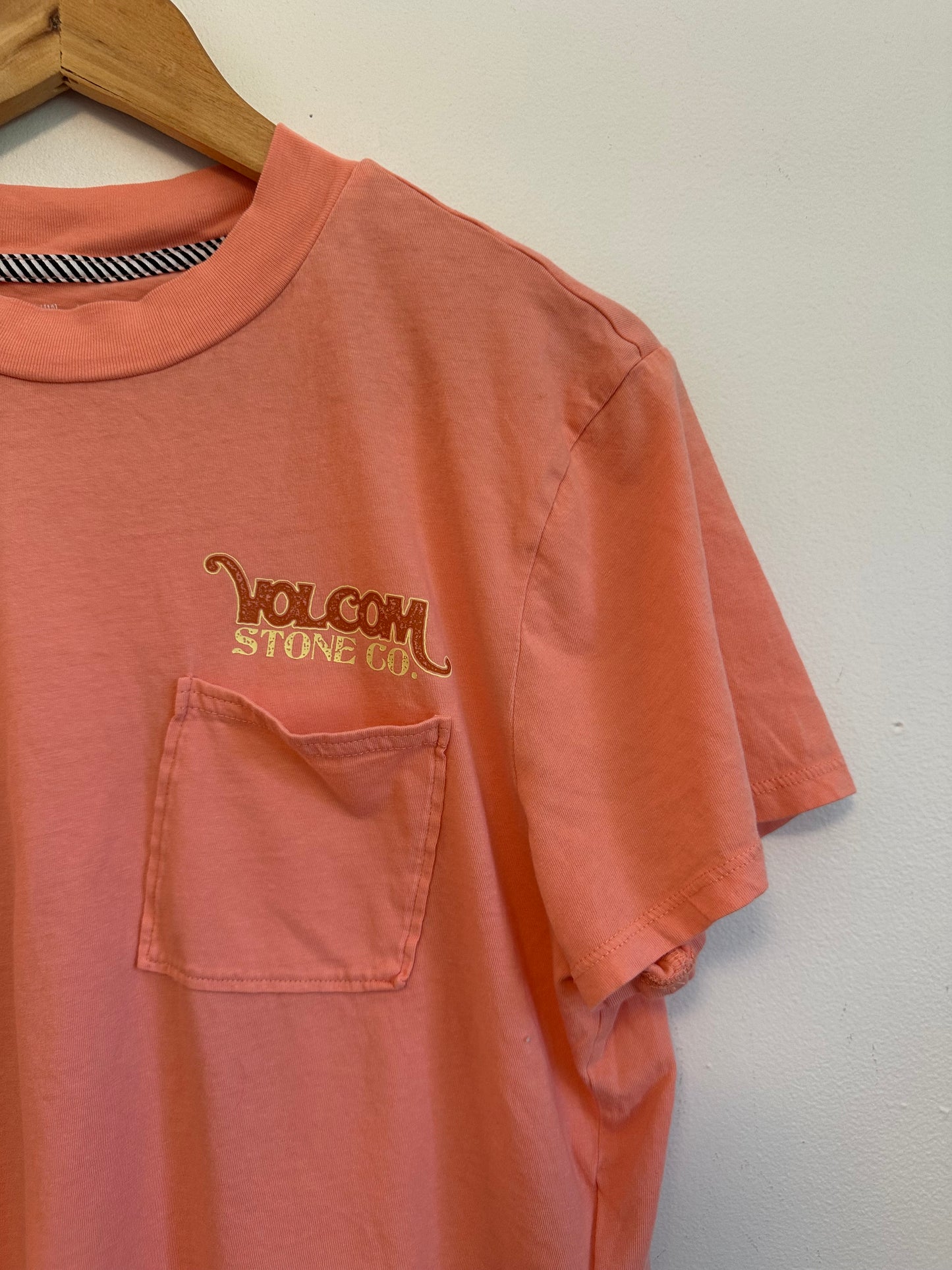 Volcom Pocket Dial Short Sleeve Cropped T-Shirt in Peach | Size Large