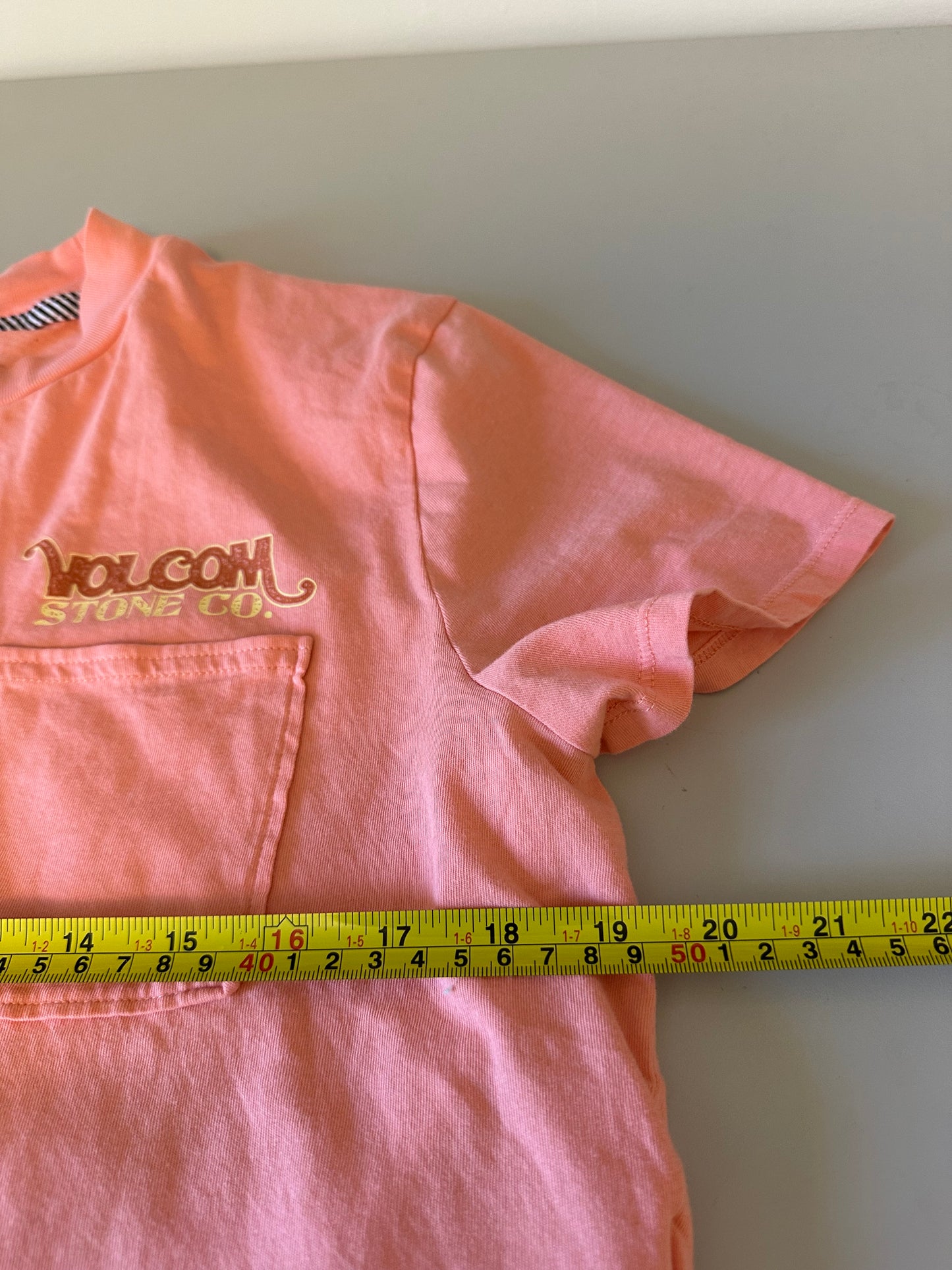 Volcom Pocket Dial Short Sleeve Cropped T-Shirt in Peach | Size Large