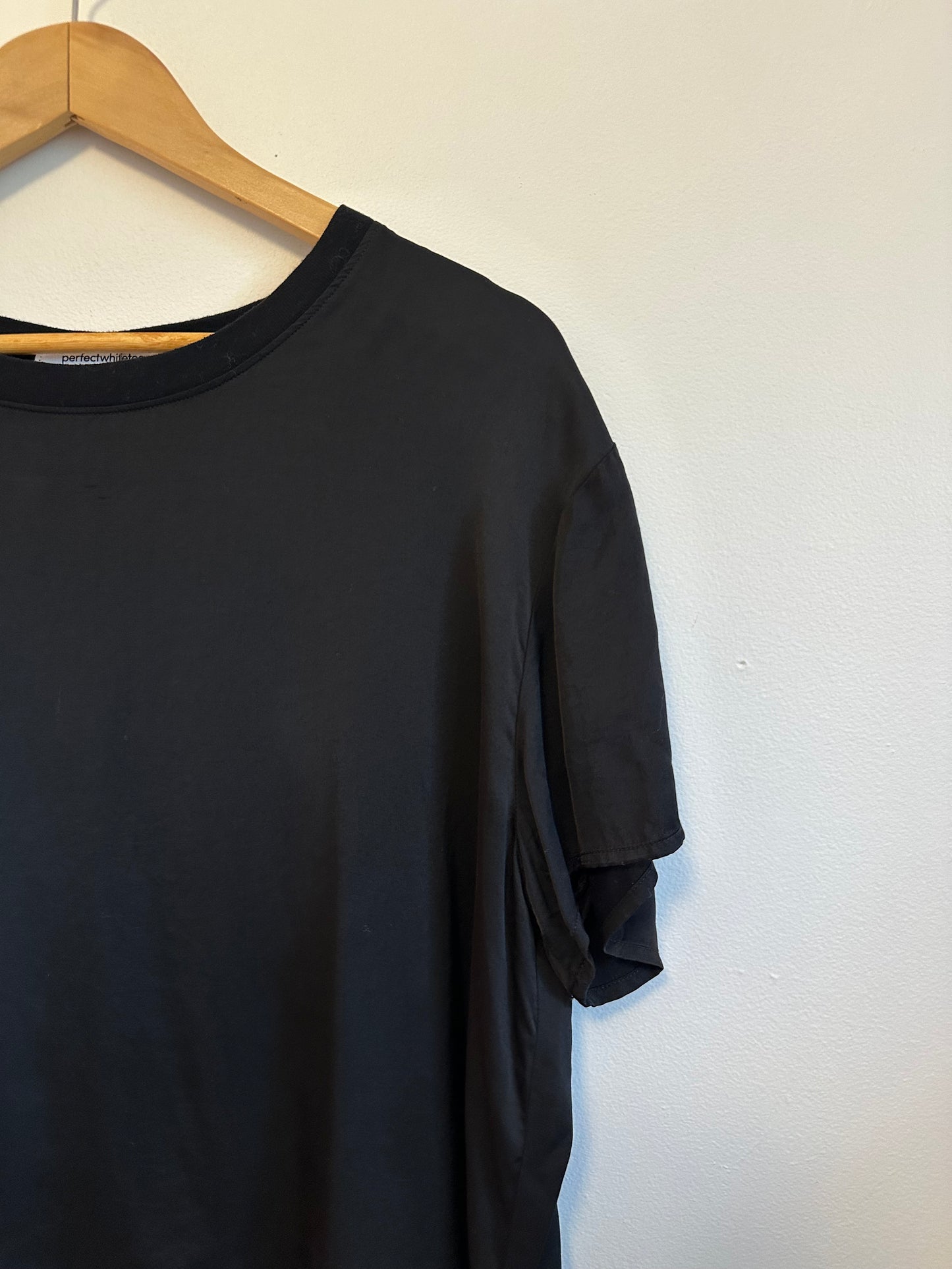 NWT Perfectwhitetee Delphine Luxe Satin Crewneck T-Shirt in Black | Size Large