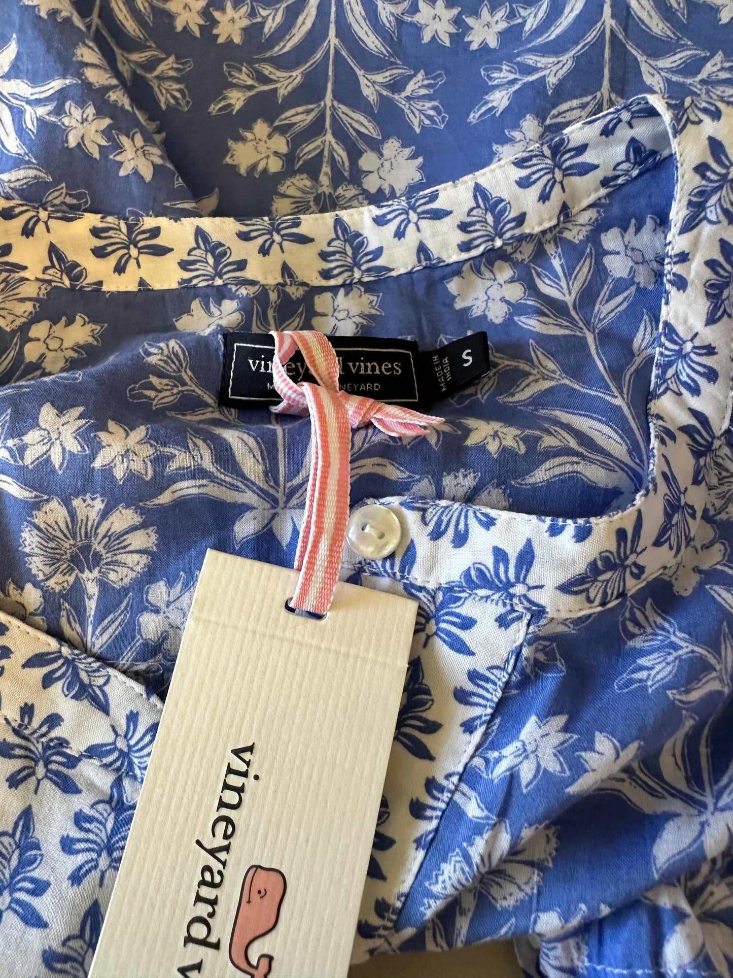 NWT Vineyard Vines Adare Cotton Blend Dobby Top in Blue Floral | Size Small