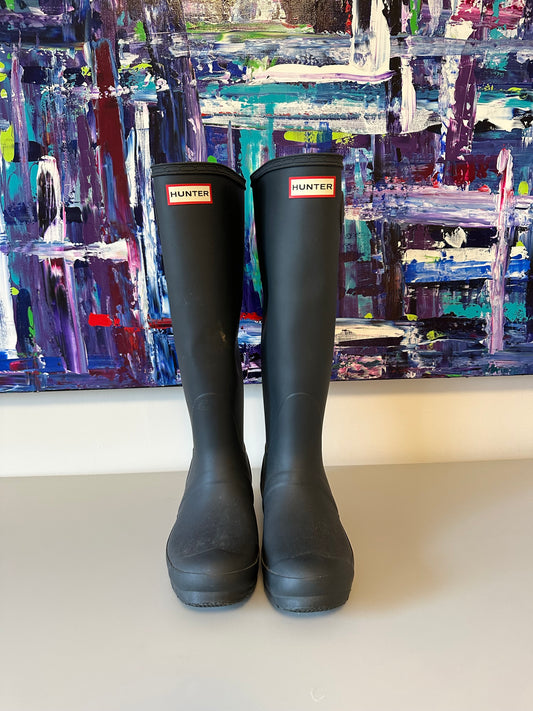 Hunter Original Tall Rain Boots in Dark Gray | Size 6