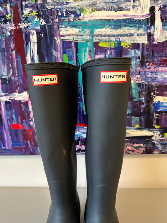 Hunter Original Tall Rain Boots in Dark Gray | Size 6