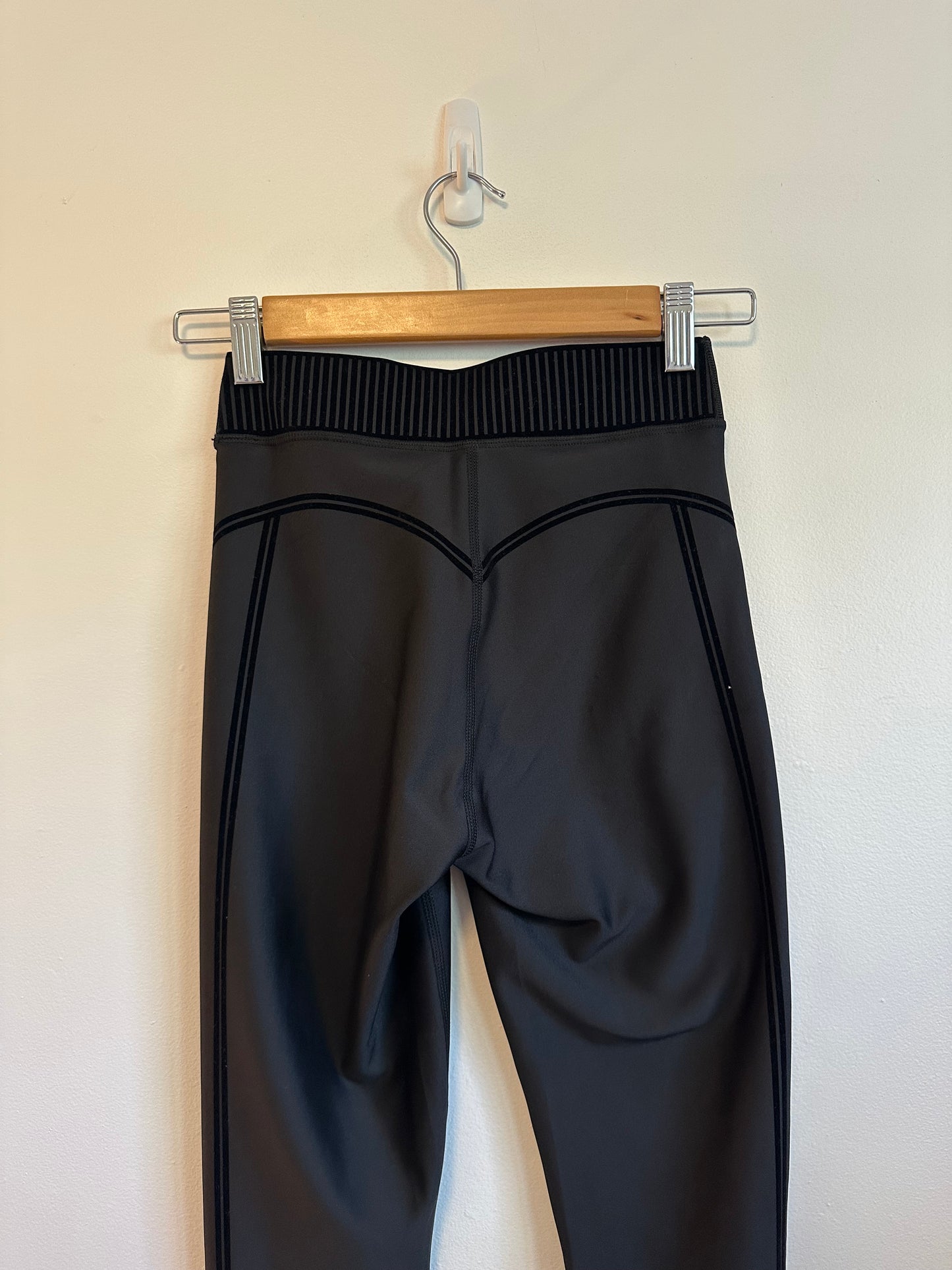 NWT Alo Yoga Airlift High-Waist 7/8 Line Up Legging in Black | Size XXS