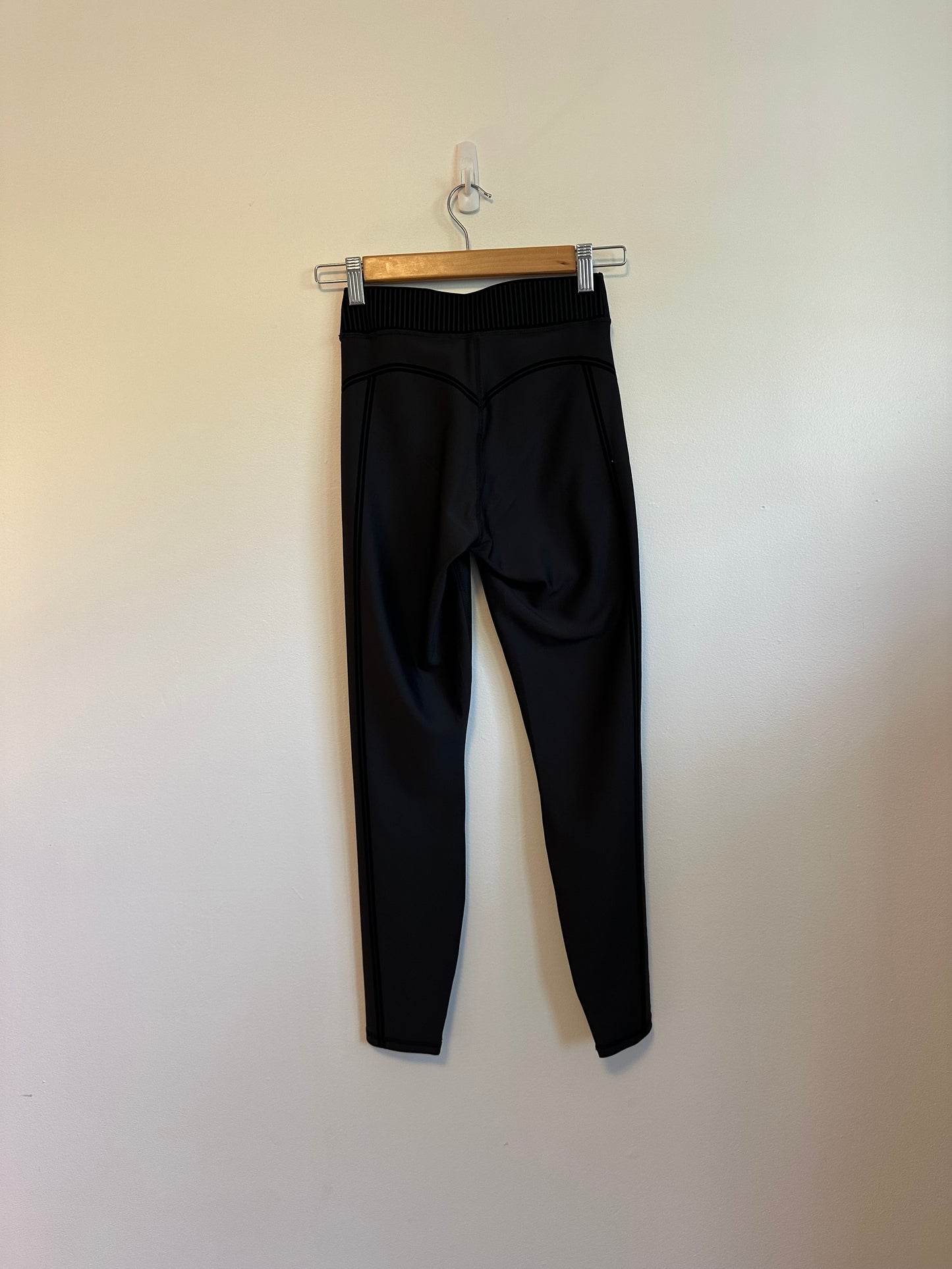 NWT Alo Yoga Airlift High-Waist 7/8 Line Up Legging in Black | Size XXS