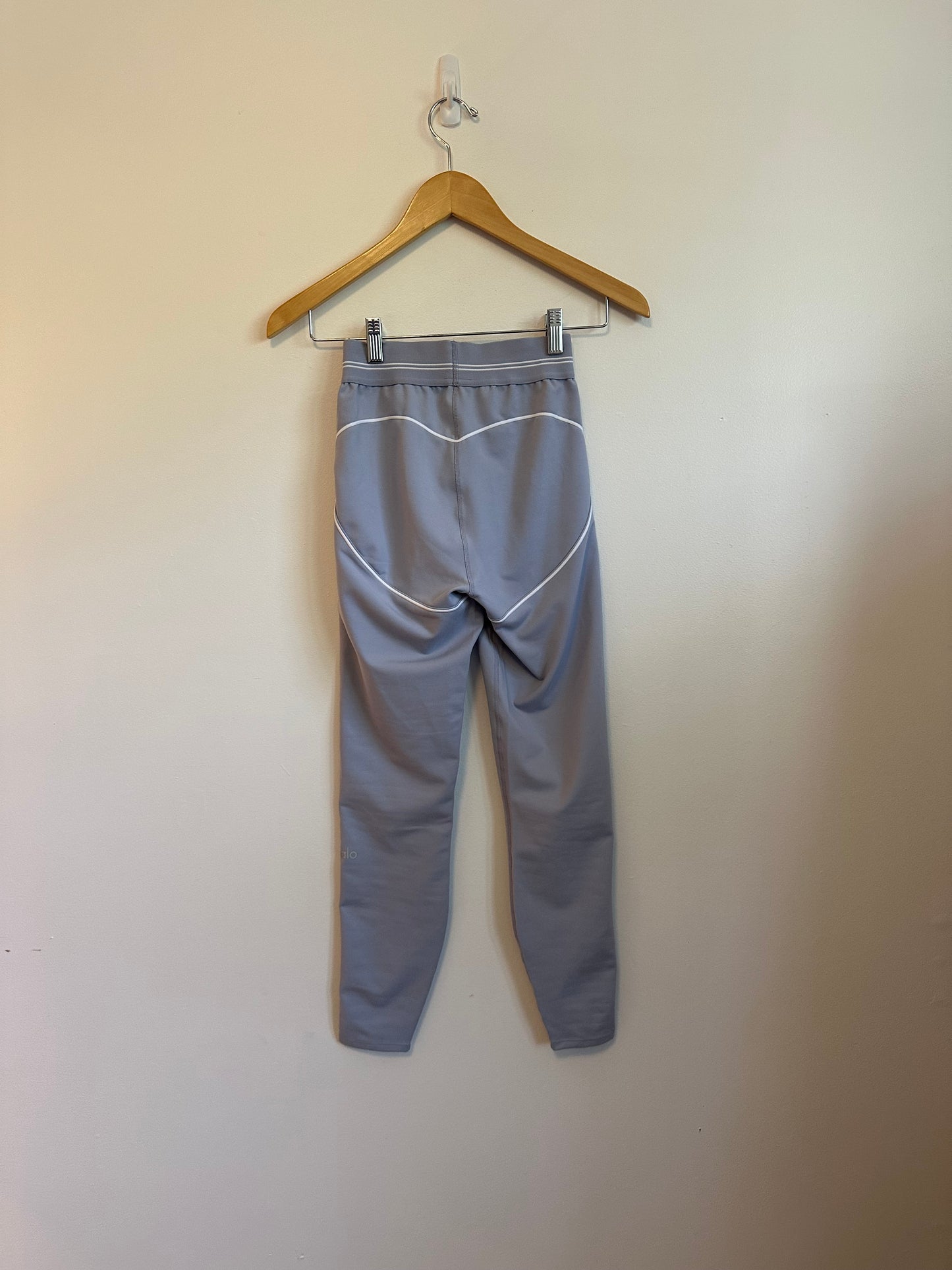 NWT Alo Yoga Airbrush High-Waist 7/8 Heart Throb Legging in Winter Frost Blue