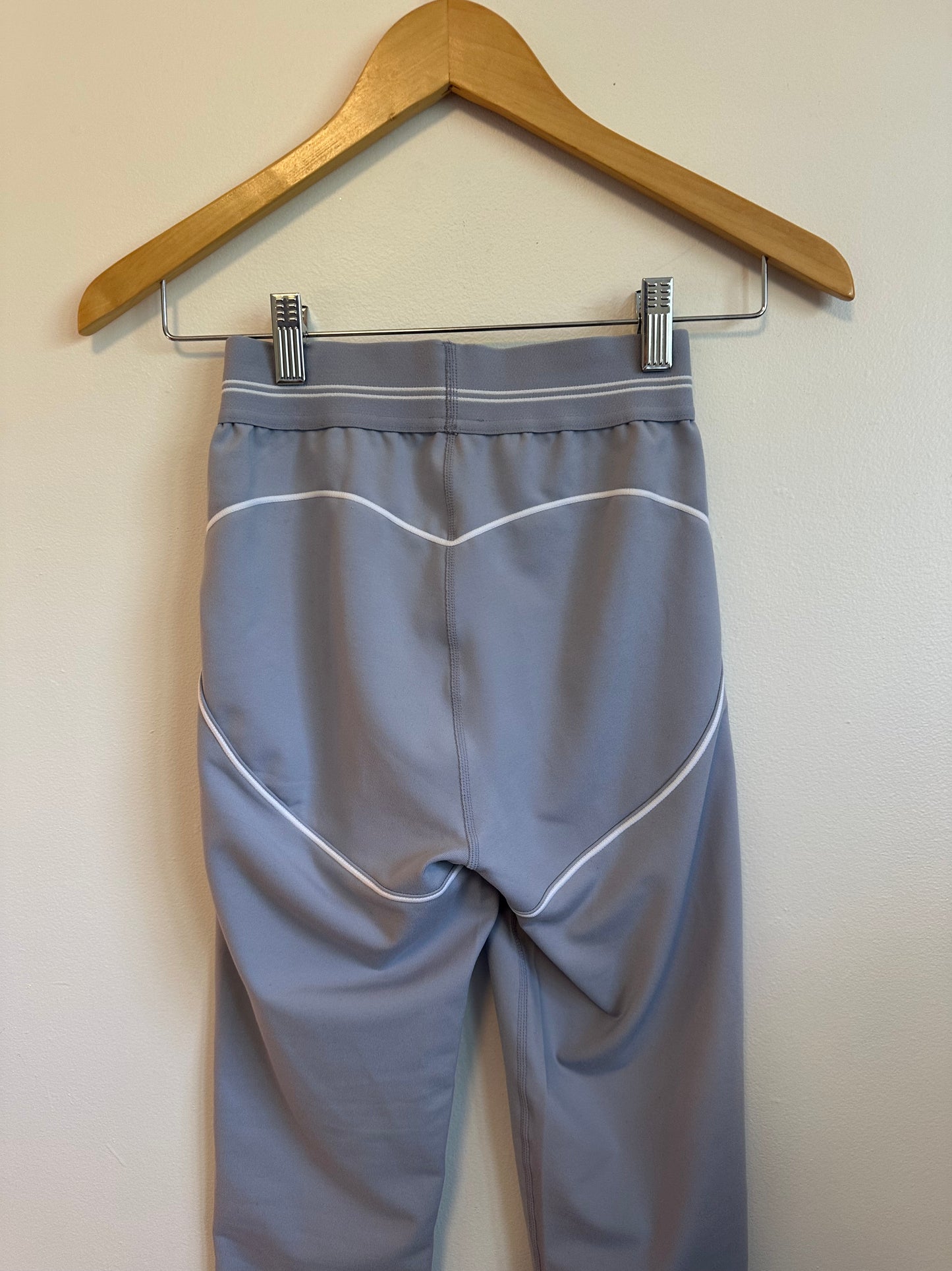 NWT Alo Yoga Airbrush High-Waist 7/8 Heart Throb Legging in Winter Frost Blue