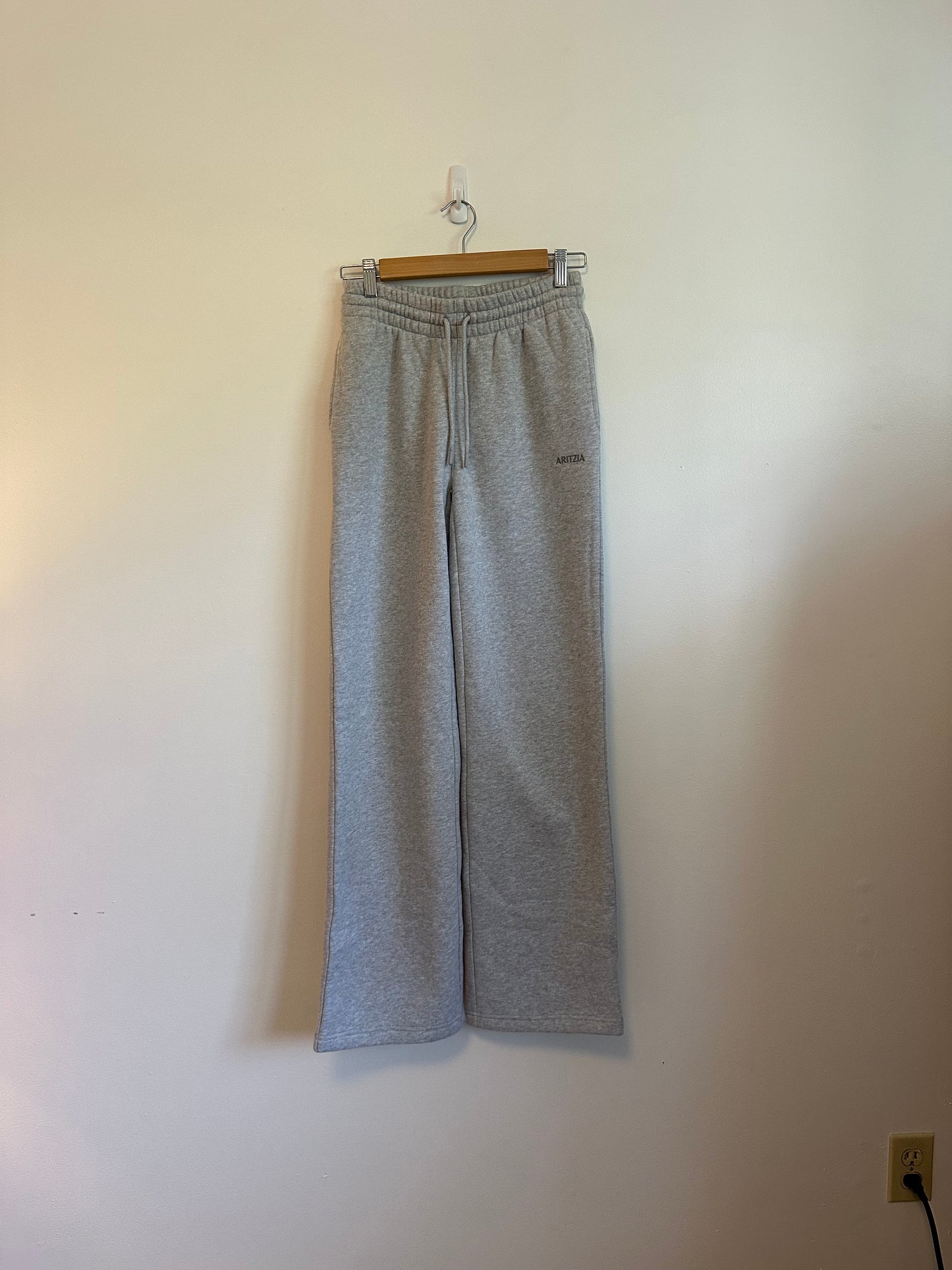NWT Aritzia Sweatfleece Boyfriend Wide Sweatpant in Gray | Size 2XS Tall
