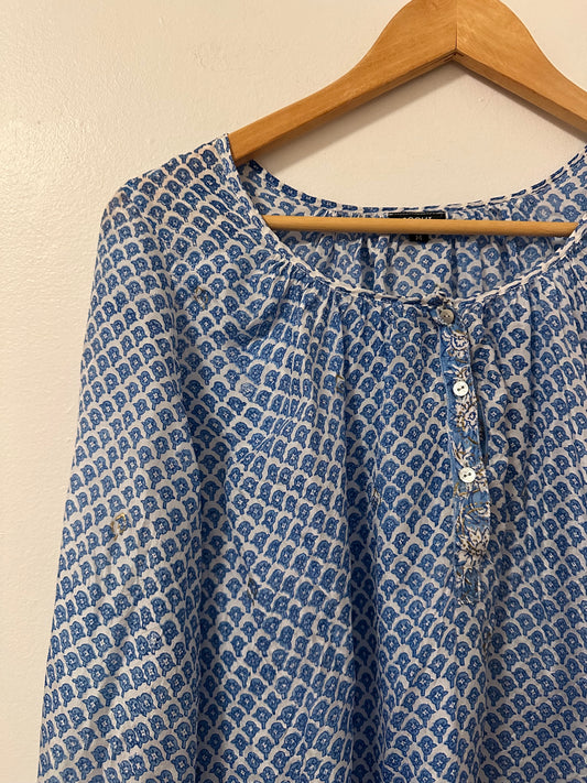 Joshi Blue and White Patterned Lightweight Blouse | Size Medium