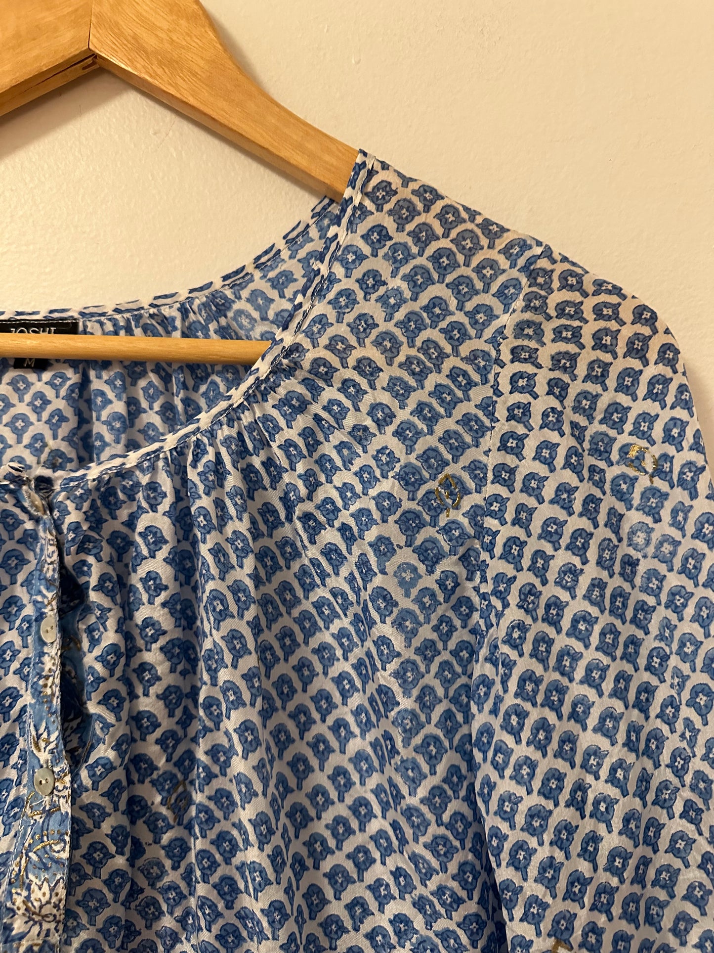 Joshi Blue and White Patterned Lightweight Blouse | Size Medium