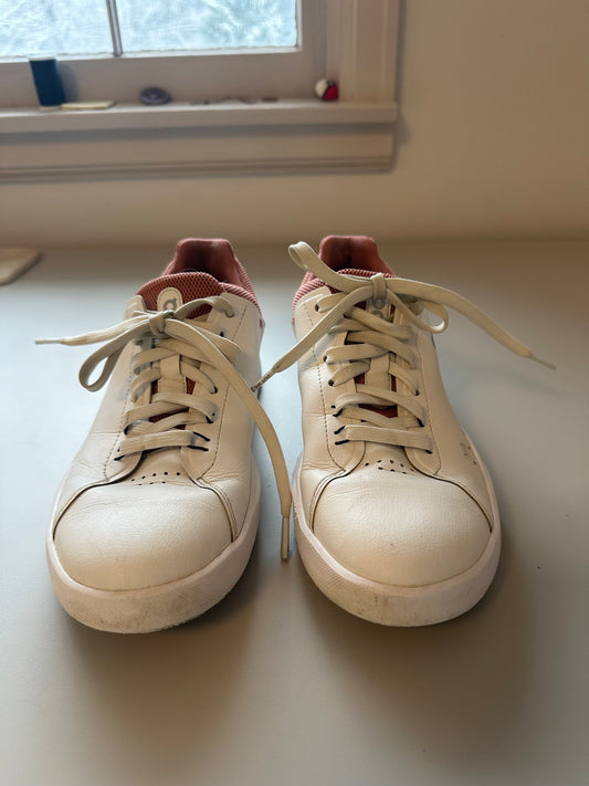On Running The Roger Advantage Tennis Inspired Sneakers in White | Size 8
