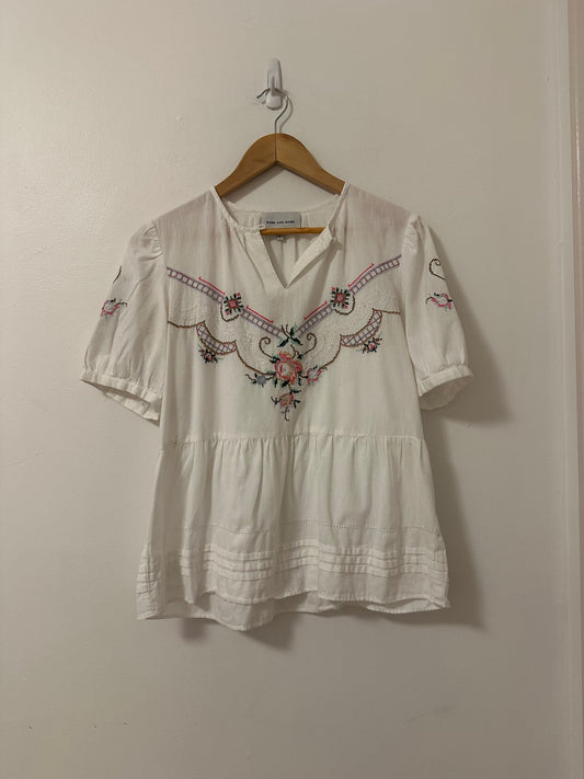 Rose and Rose White Floral Embroidered Peasant Top | Size Small