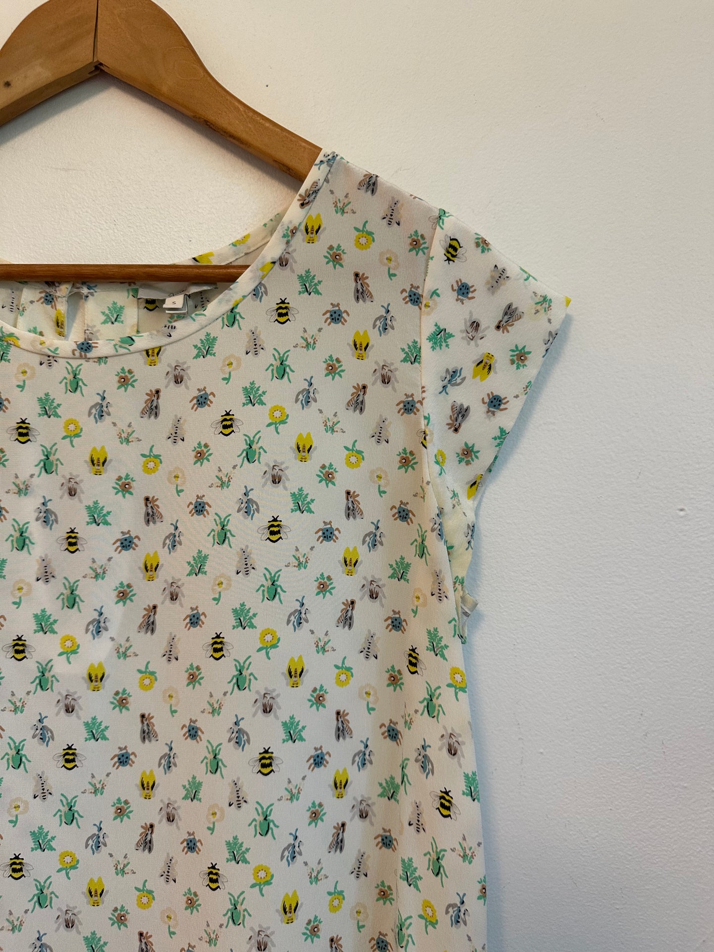 Joie Insect Print Silk Short Sleeve Blouse | Size Small