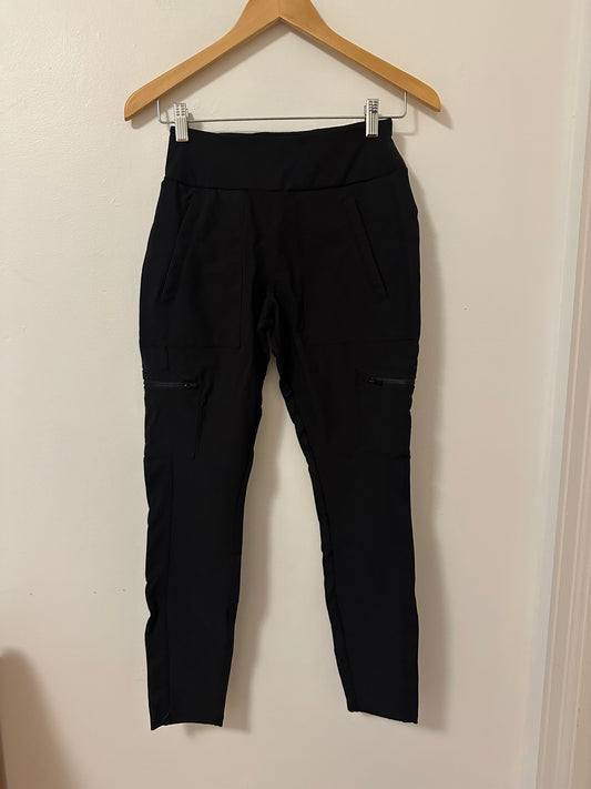 Athleta Highline Hybrid Cargo Tight in Black | Size 4