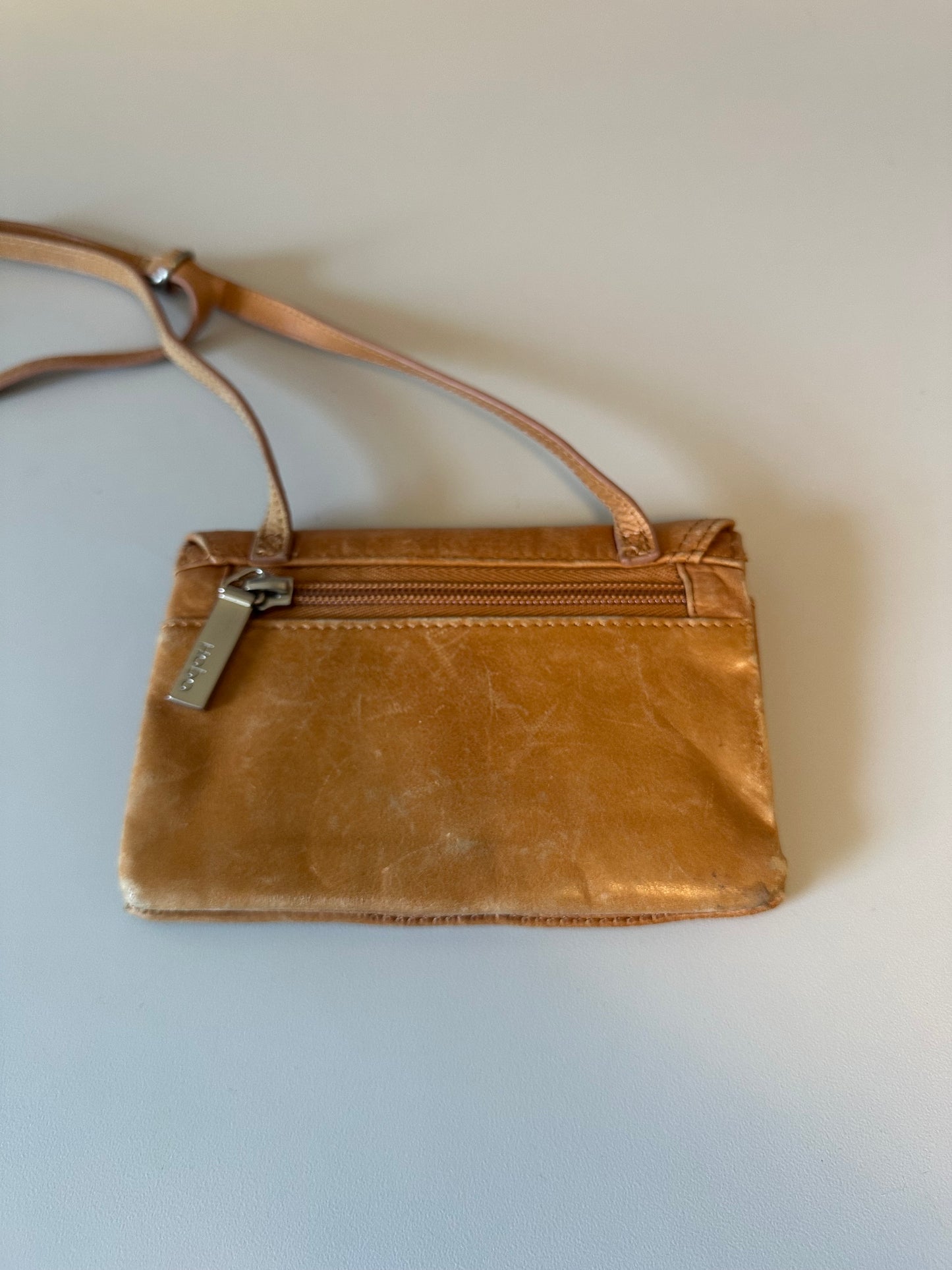 Hobo International Crossbody Wallet in Caramel Leather