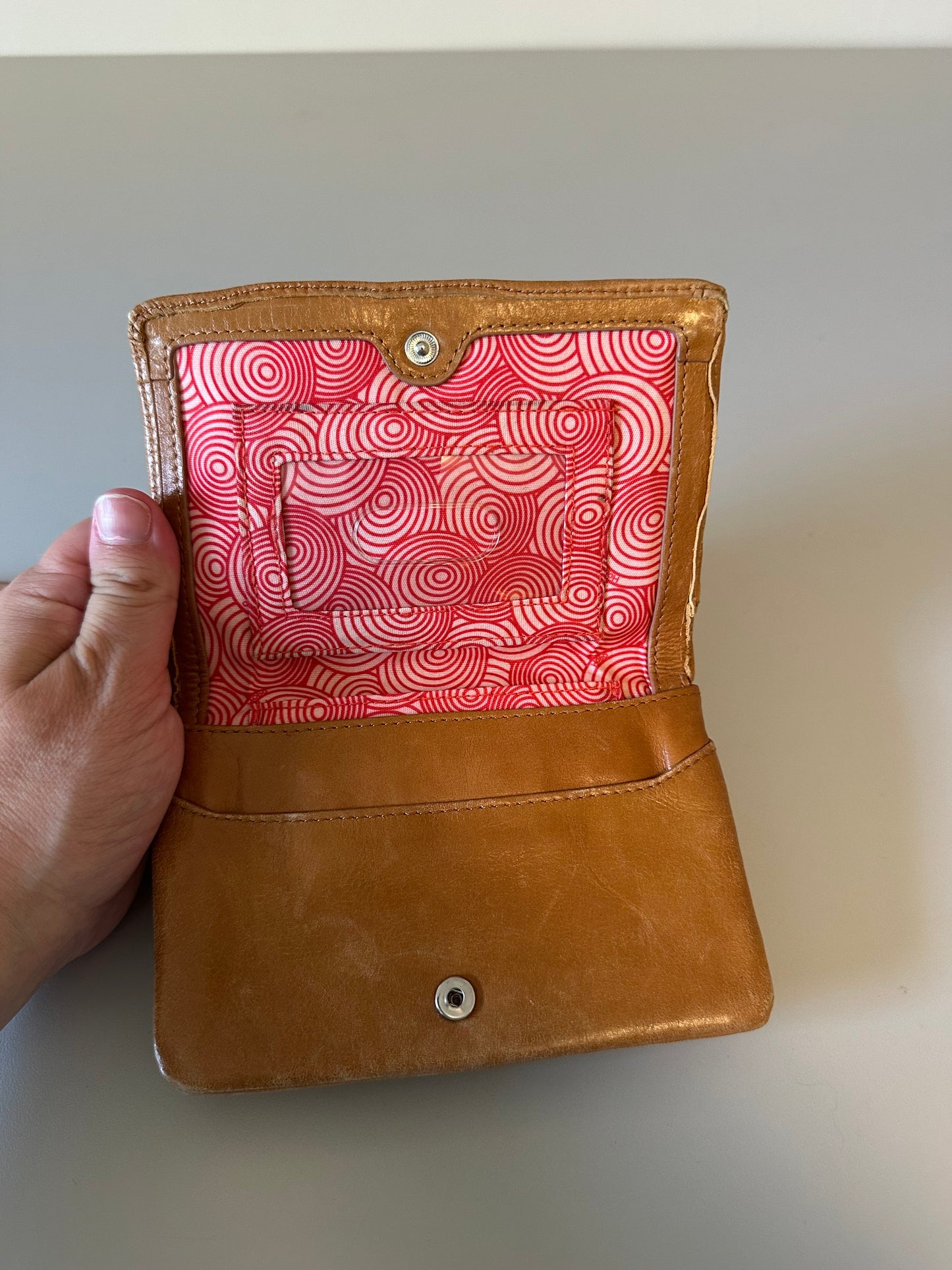Hobo International Crossbody Wallet in Caramel Leather