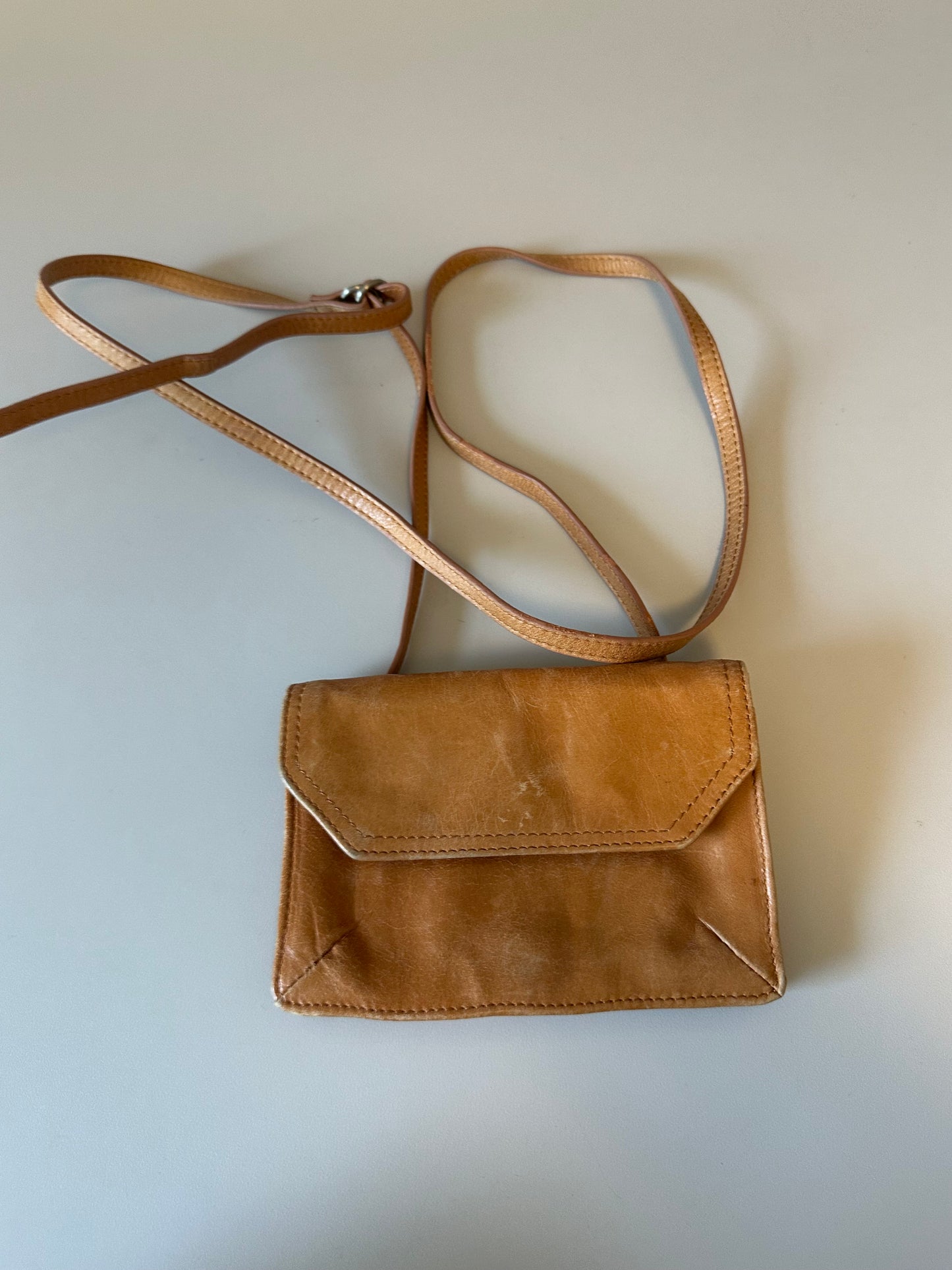 Hobo International Crossbody Wallet in Caramel Leather