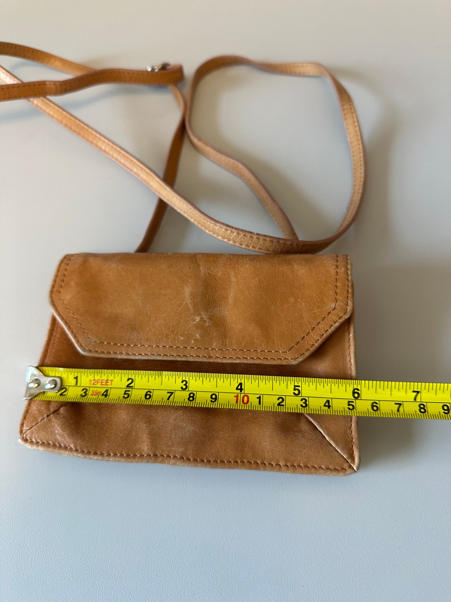 Hobo International Crossbody Wallet in Caramel Leather