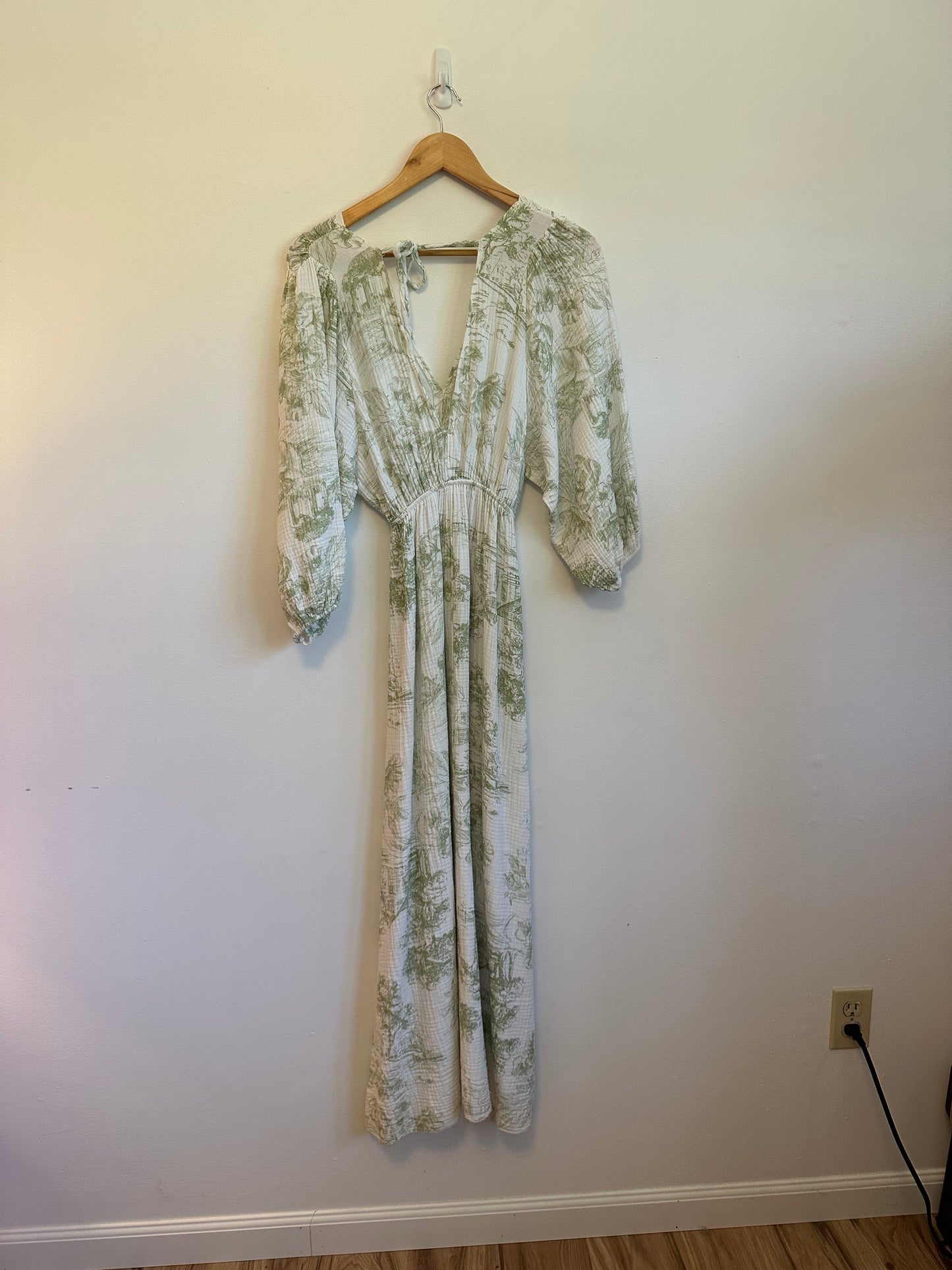 NWT Milio Milano Deep V-Neck Green and White Floral Dress | Size Small