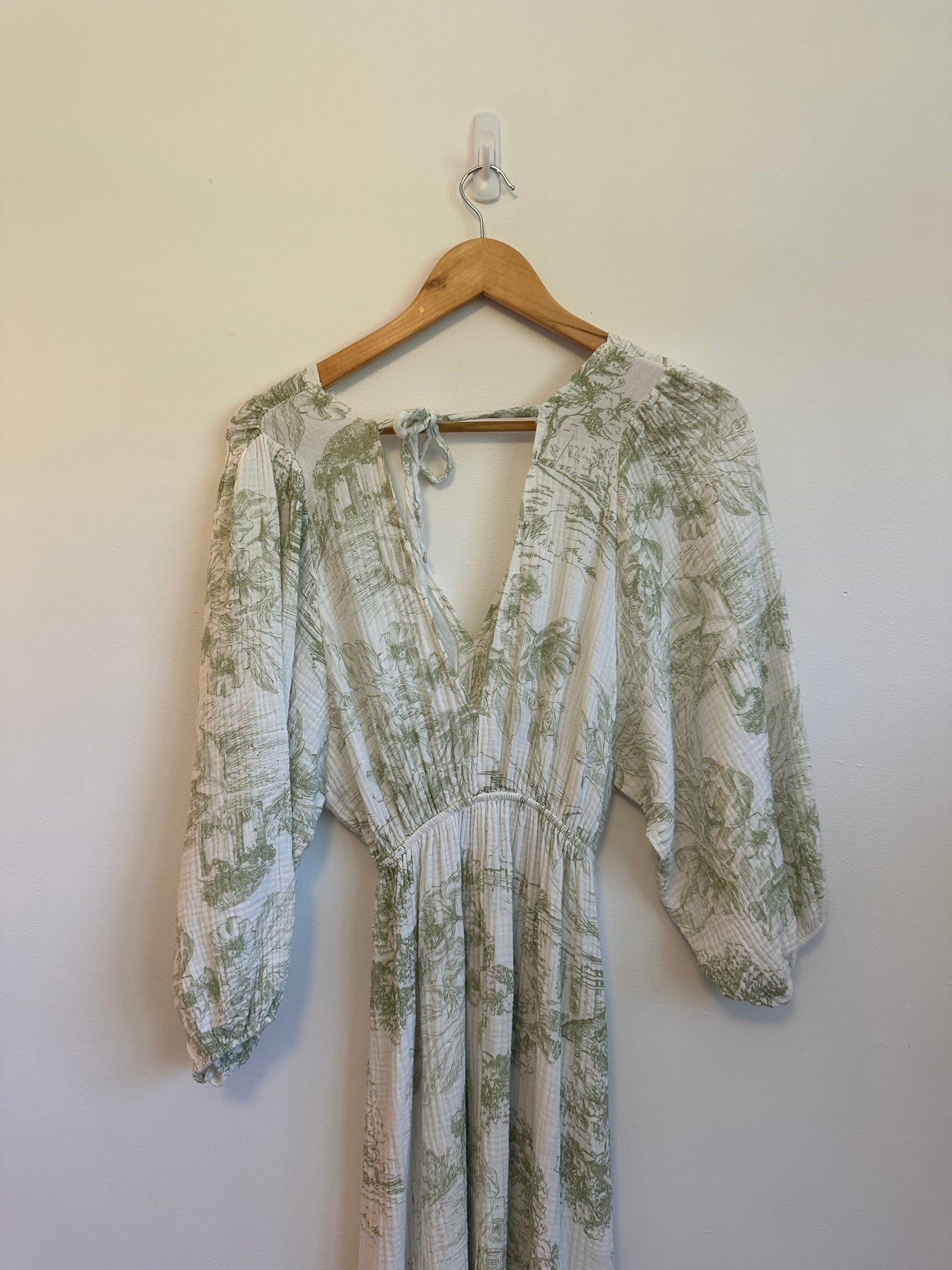 NWT Milio Milano Deep V-Neck Green and White Floral Dress | Size Small