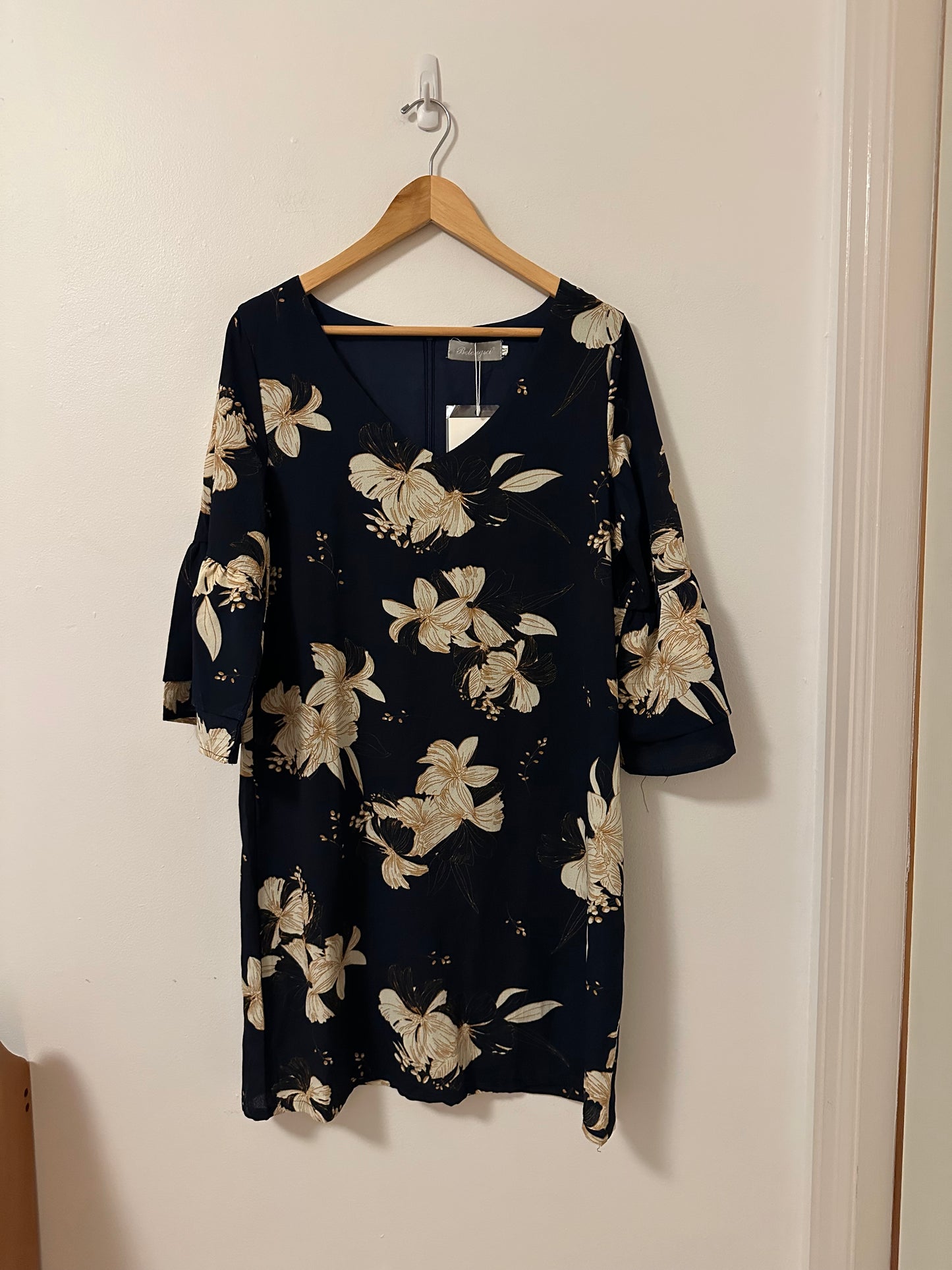 NWT Belongsci V-Neck Bell Sleeve Shift Dress in Navy Blue Floral | Size Medium
