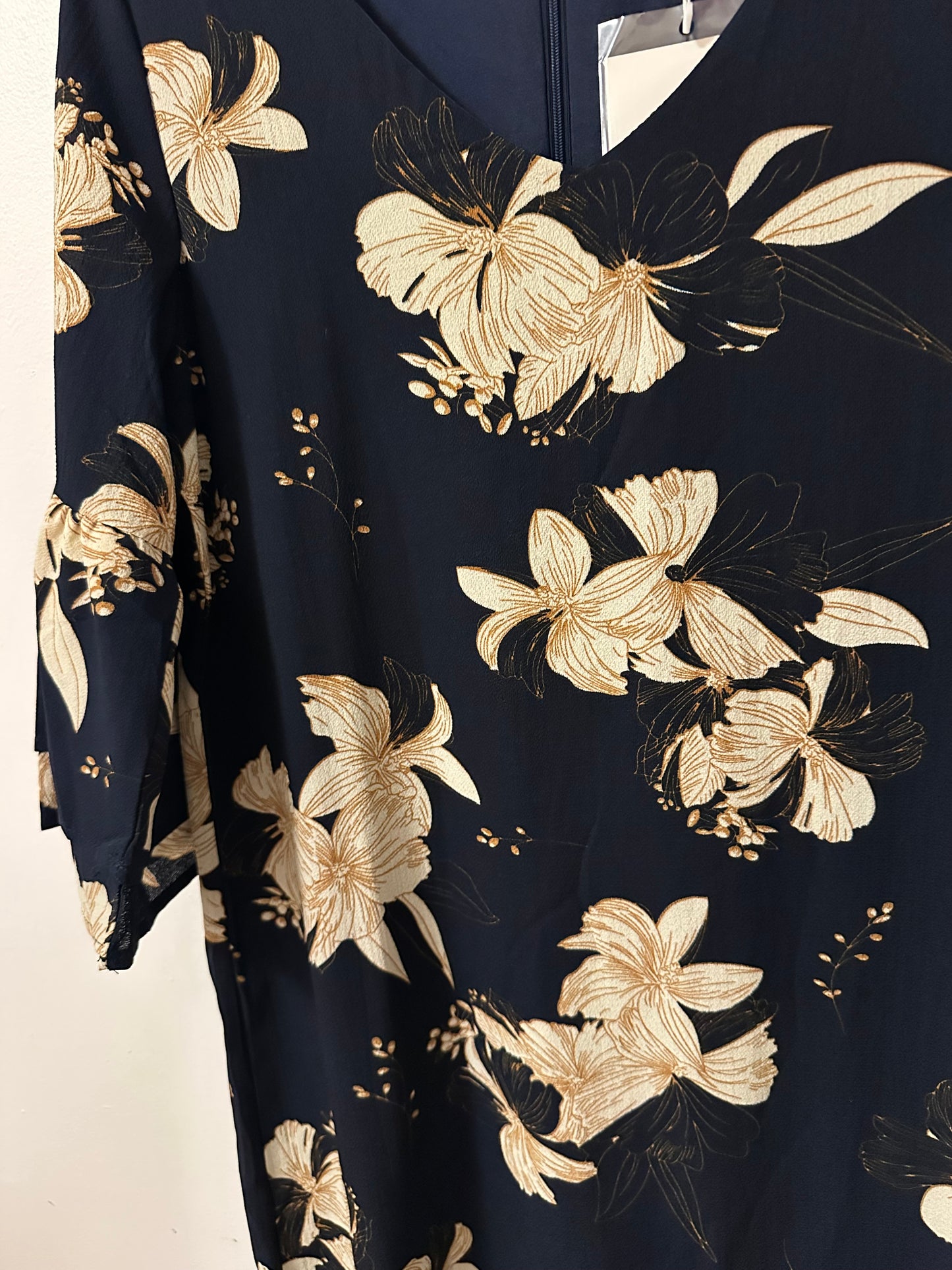 NWT Belongsci V-Neck Bell Sleeve Shift Dress in Navy Blue Floral | Size Medium