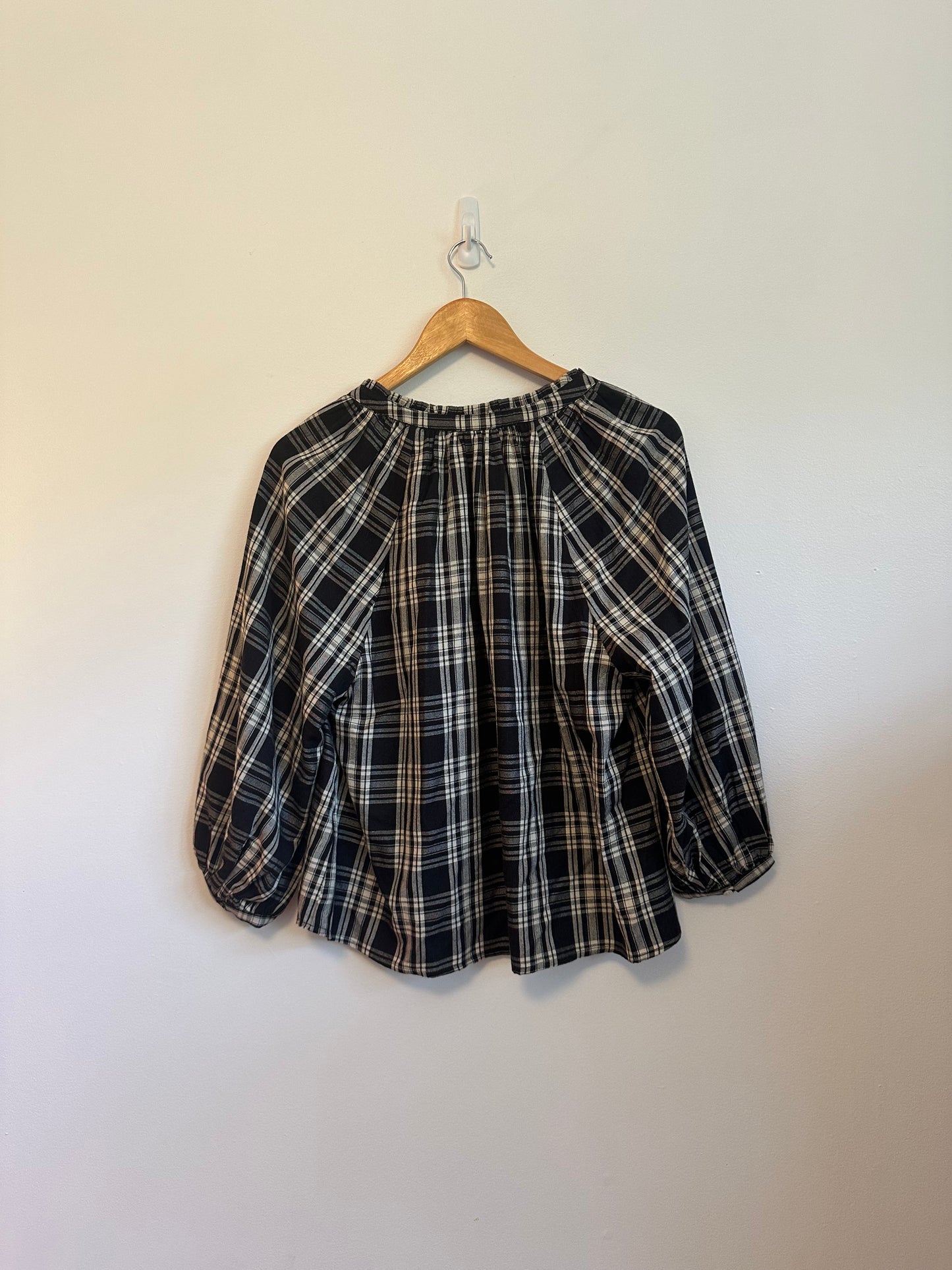 NWT Faherty Portia Black and White Popover Blouse | Size Medium