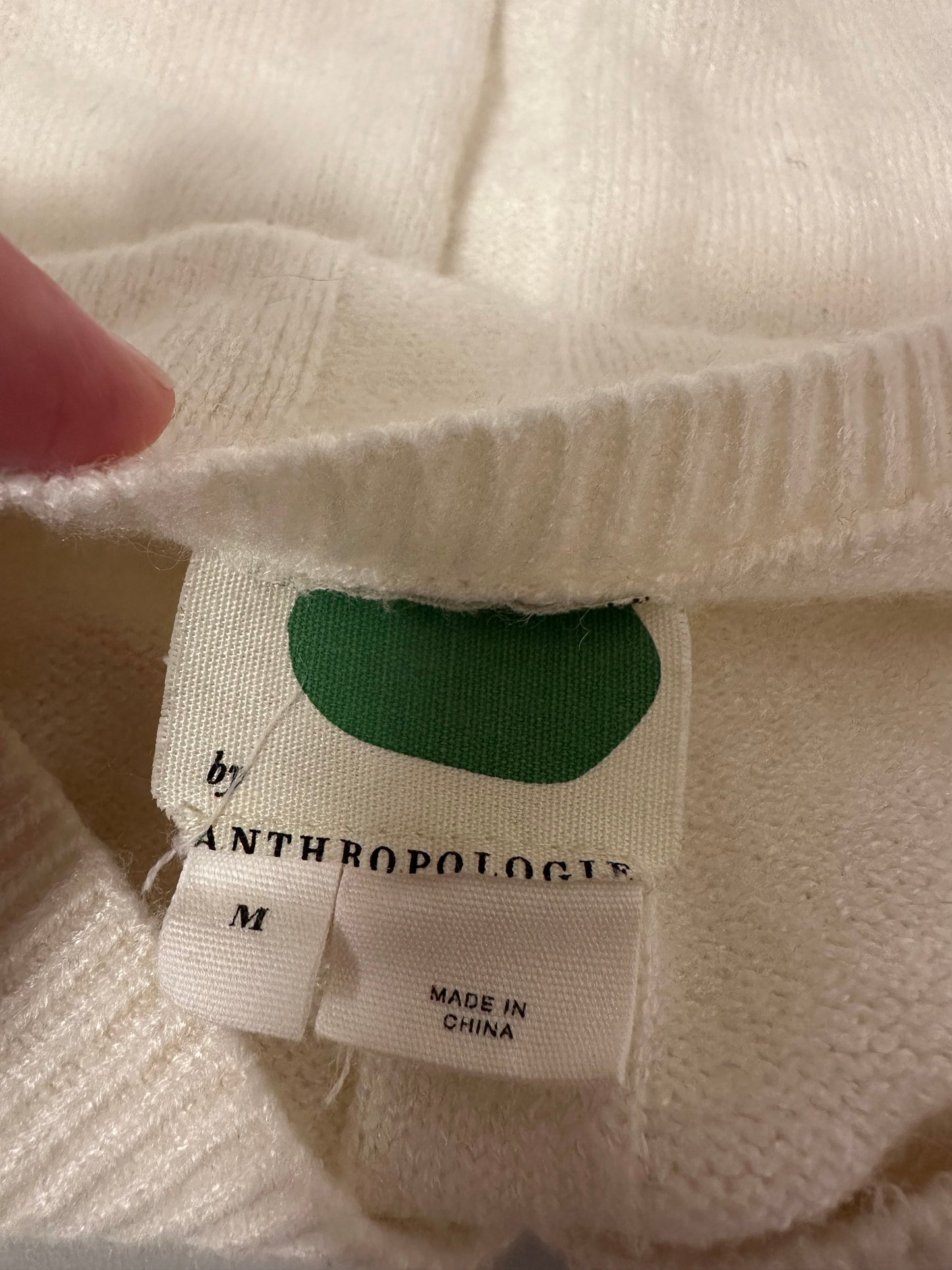 By Anthropologie Ivory V-Neck Relaxed Fit Long Sleeve Sweater | Size Medium