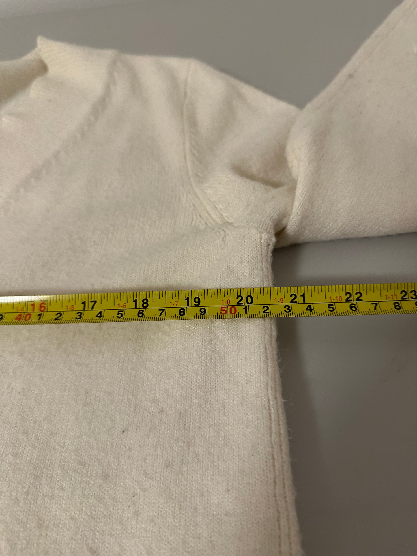 By Anthropologie Ivory V-Neck Relaxed Fit Long Sleeve Sweater | Size Medium